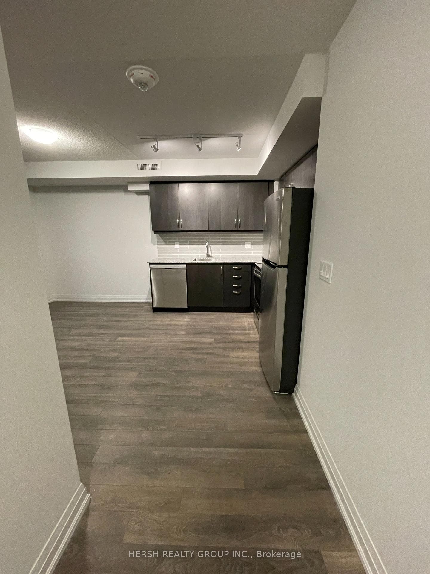 20 Meadowglen Place Unit 224 photo 5