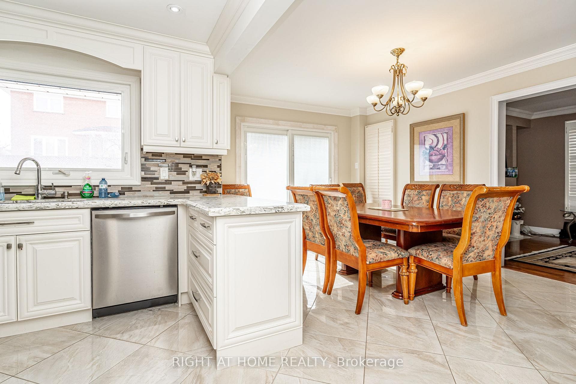 2136 Wincanton Crescent photo 11