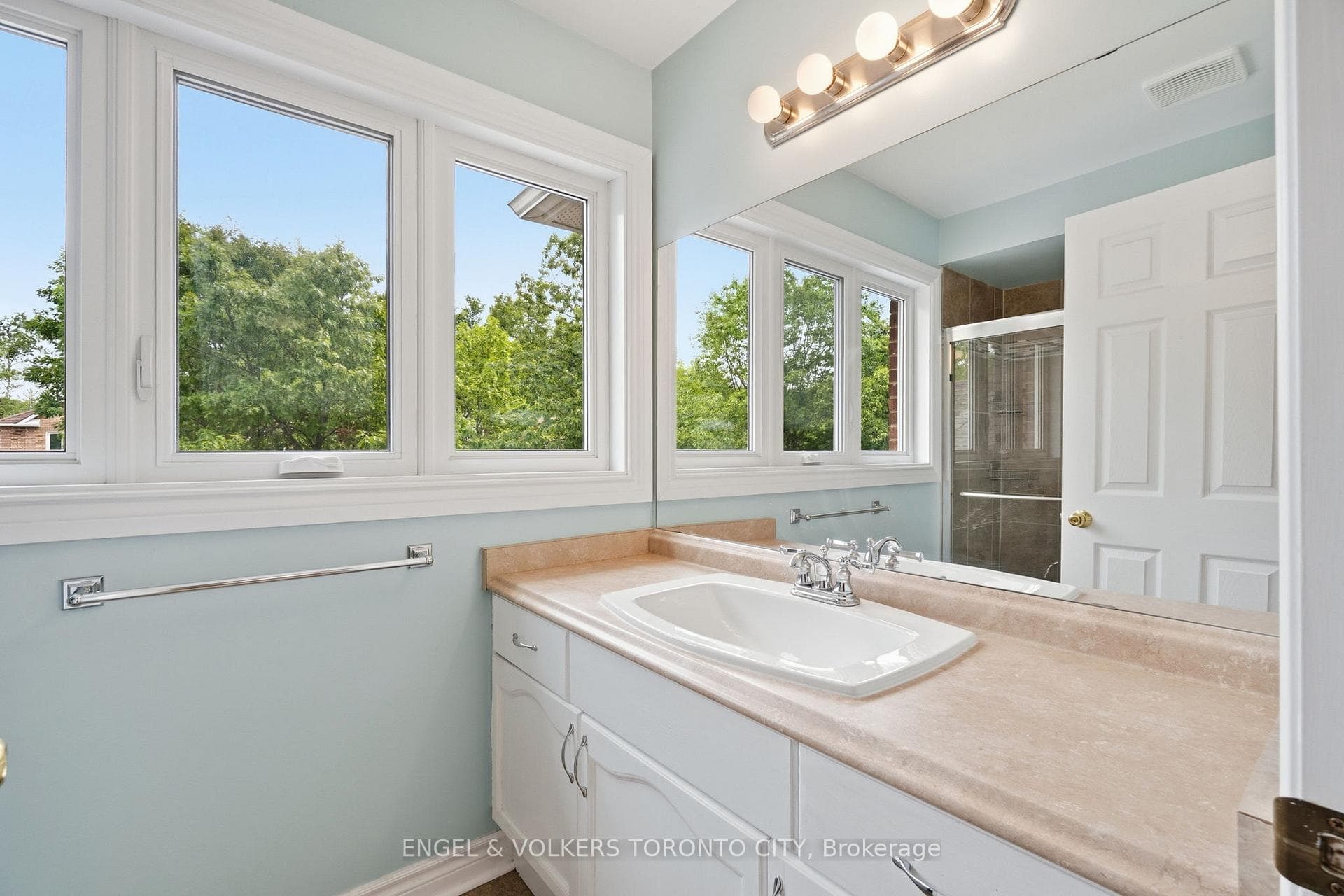 24 Timber Valley Avenue photo 34