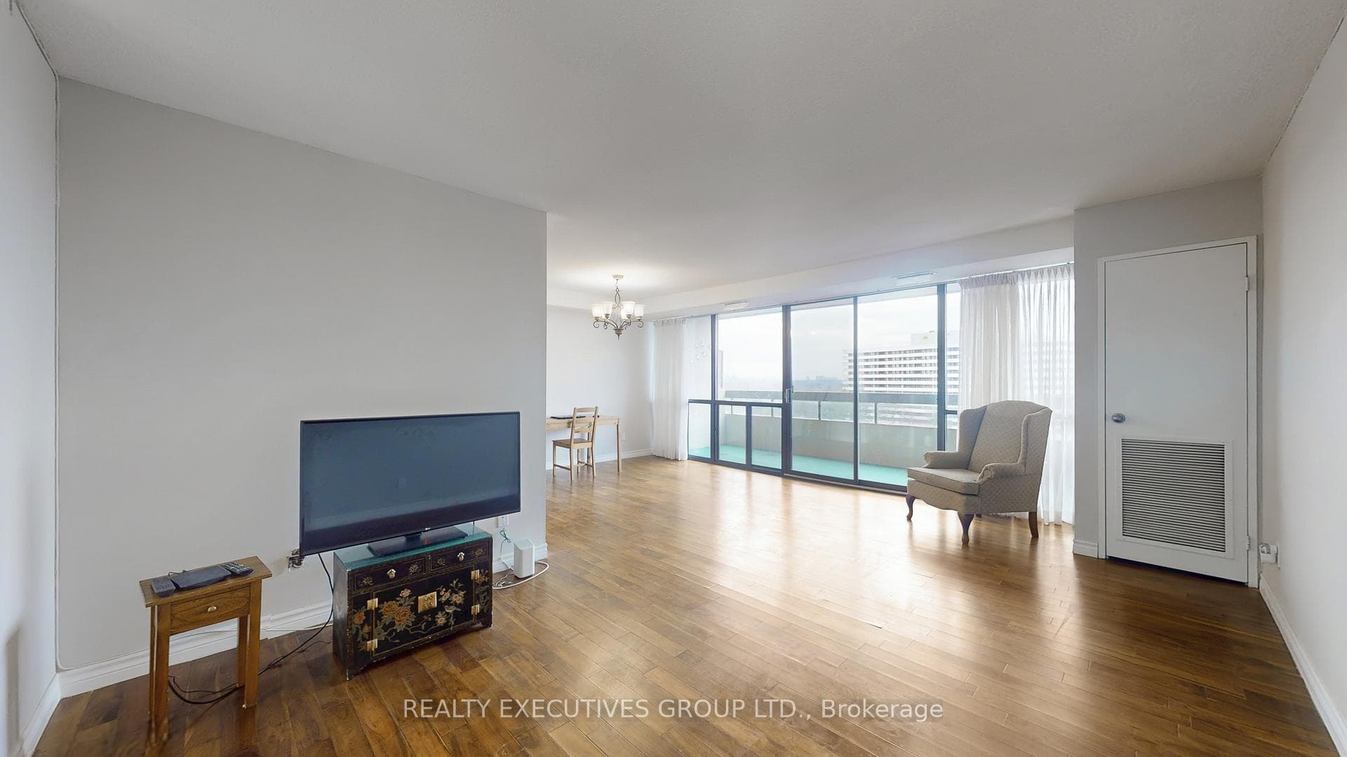 8111 Yonge Street Unit 902 photo 10