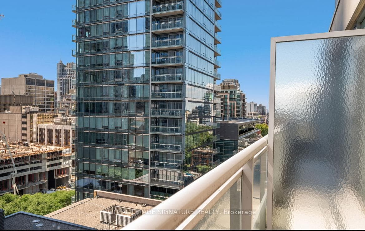 8 Scollard Street Unit 1405 photo 24