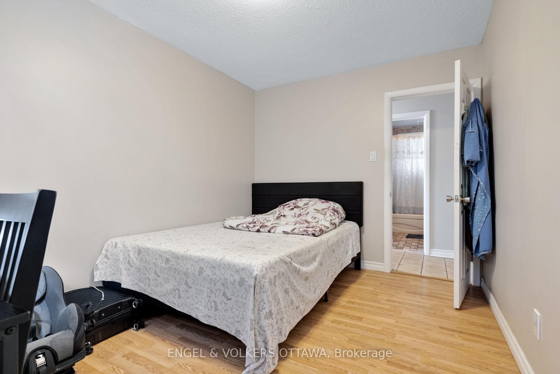 1311 S Avenue photo 11