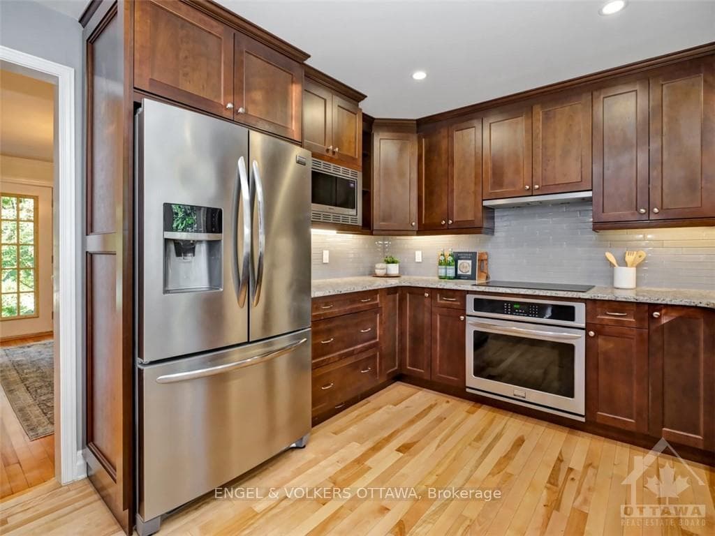 33 FARNHAM Crescent photo 10
