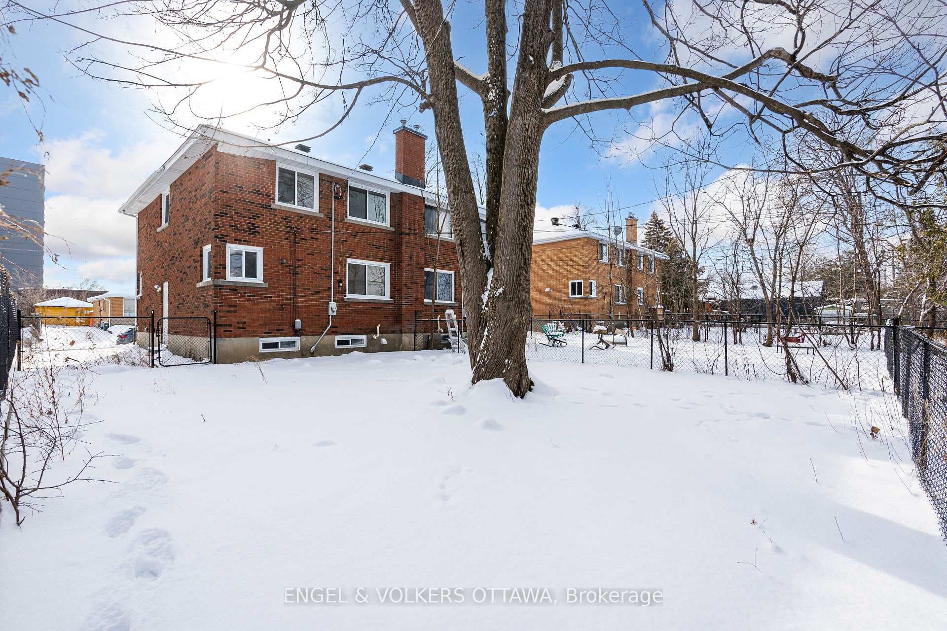 1487 Morisset Avenue photo 28