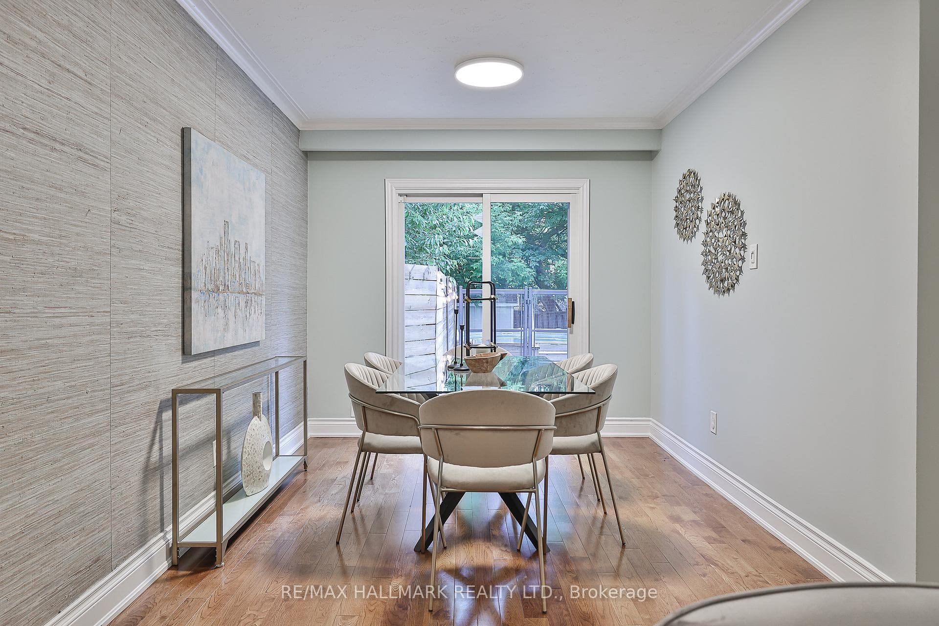261 Zelda Crescent photo 6
