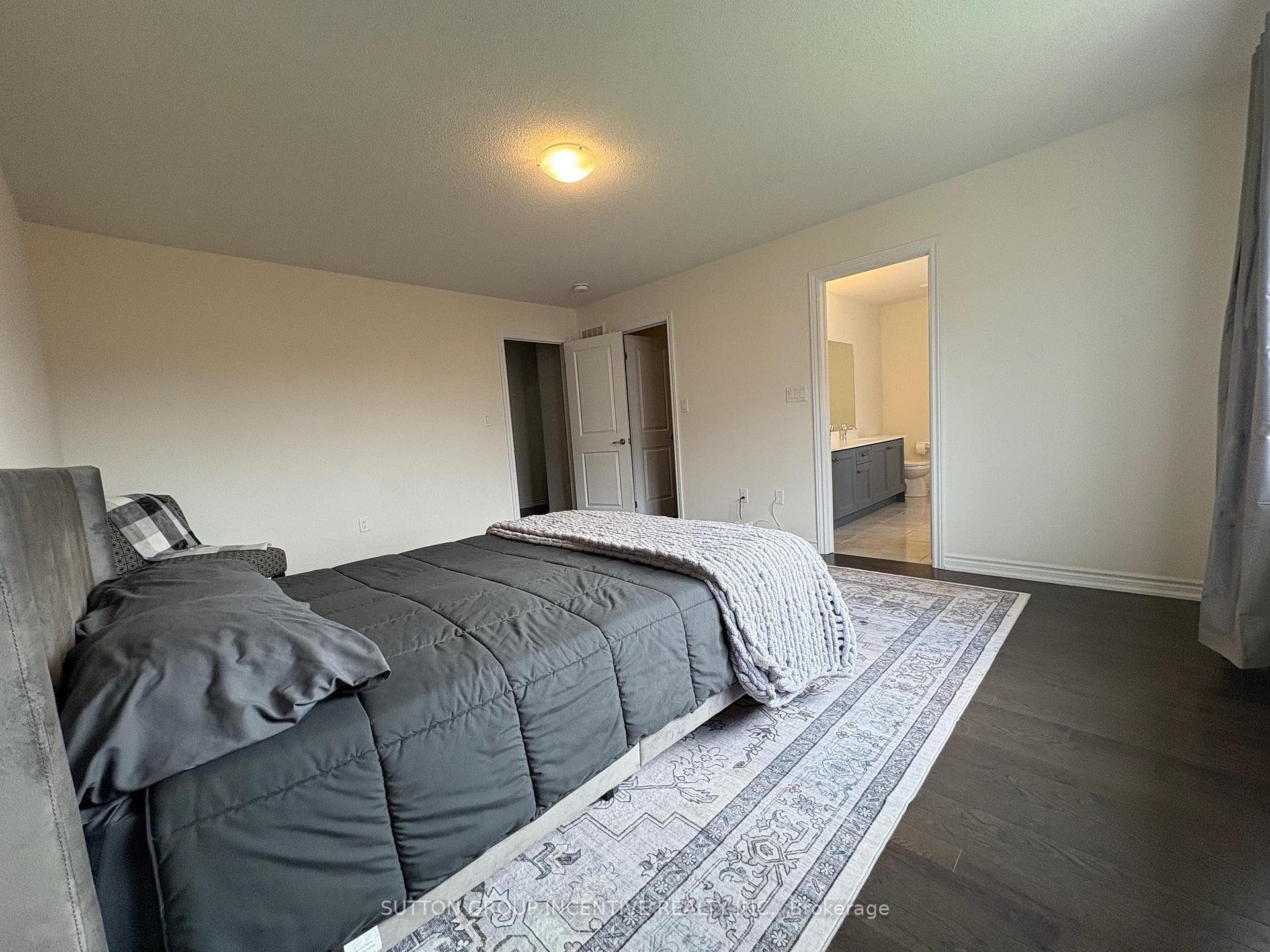 2186 Lozenby Street photo 15