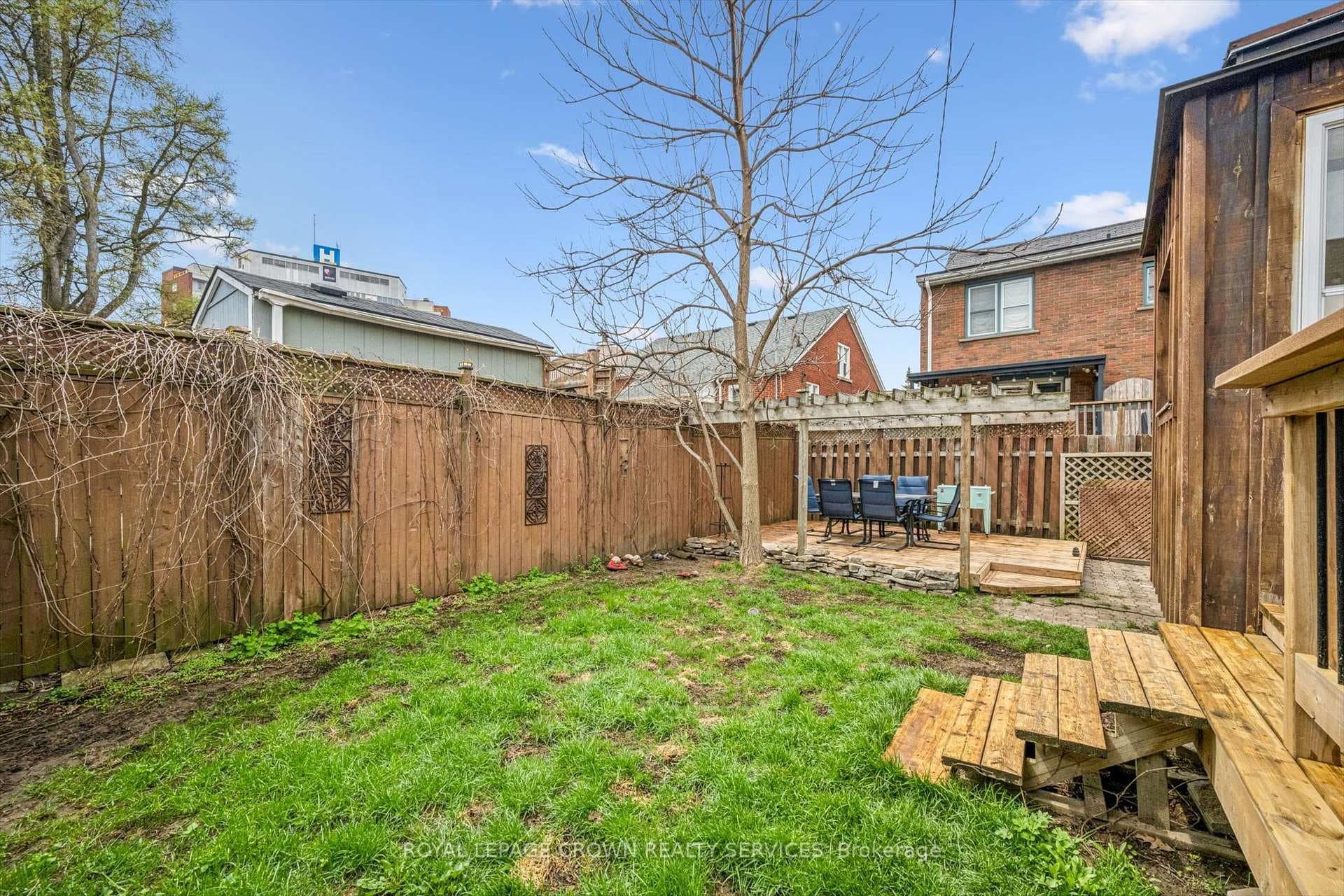 9 Spadina Road photo 24