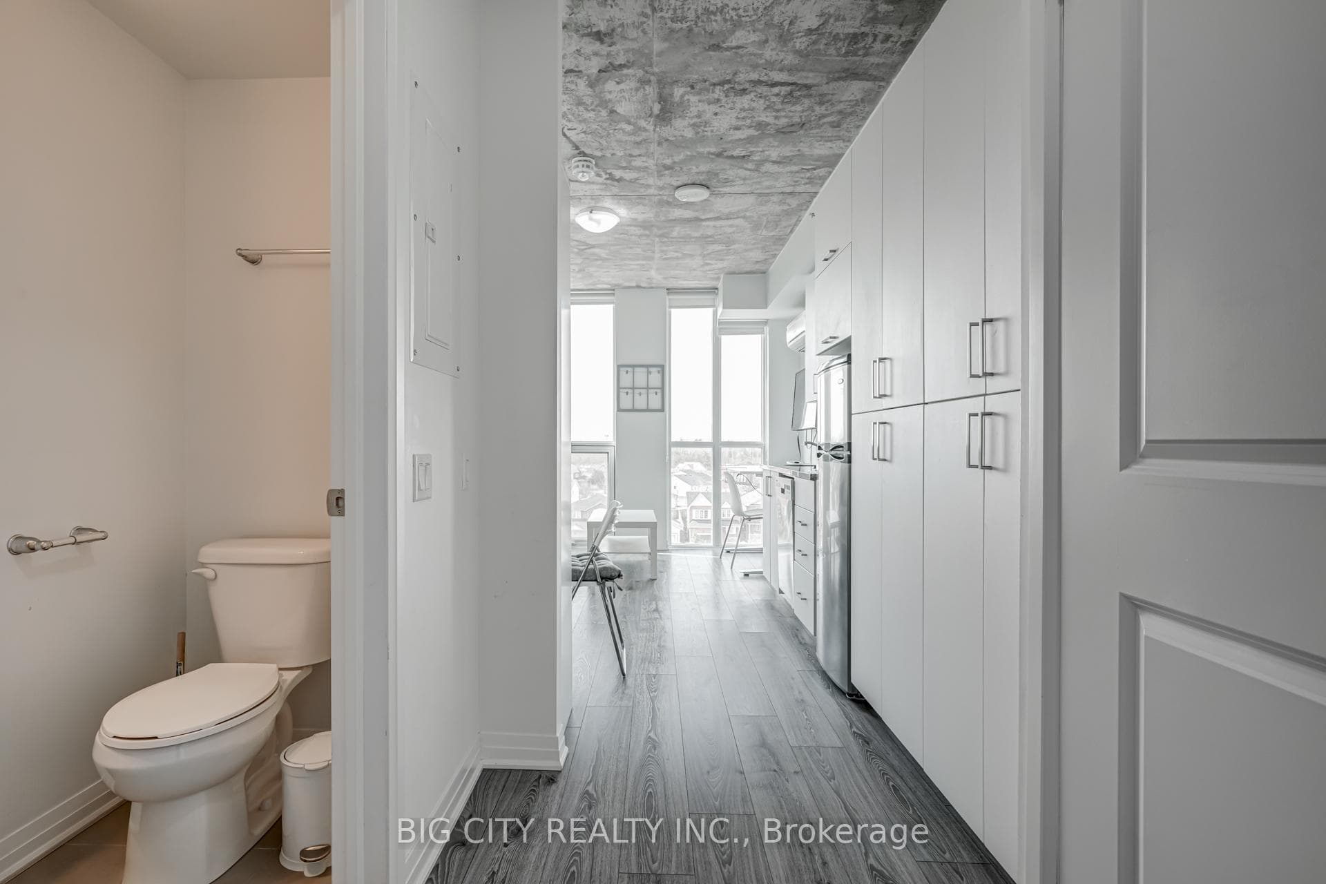 1900 Simcoe Street Unit 515 photo 3