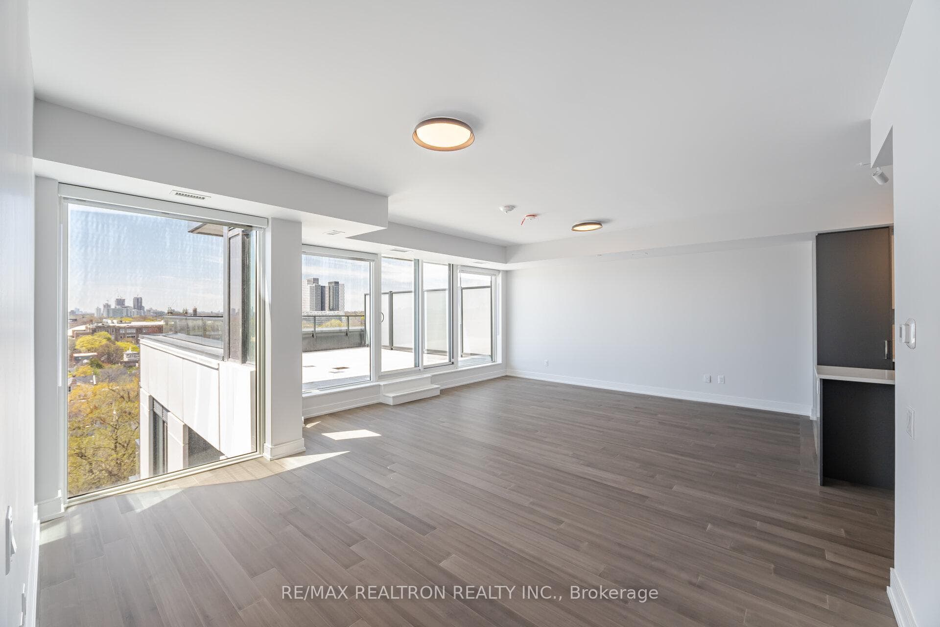 664 Spadina Avenue Unit 1007 photo 2