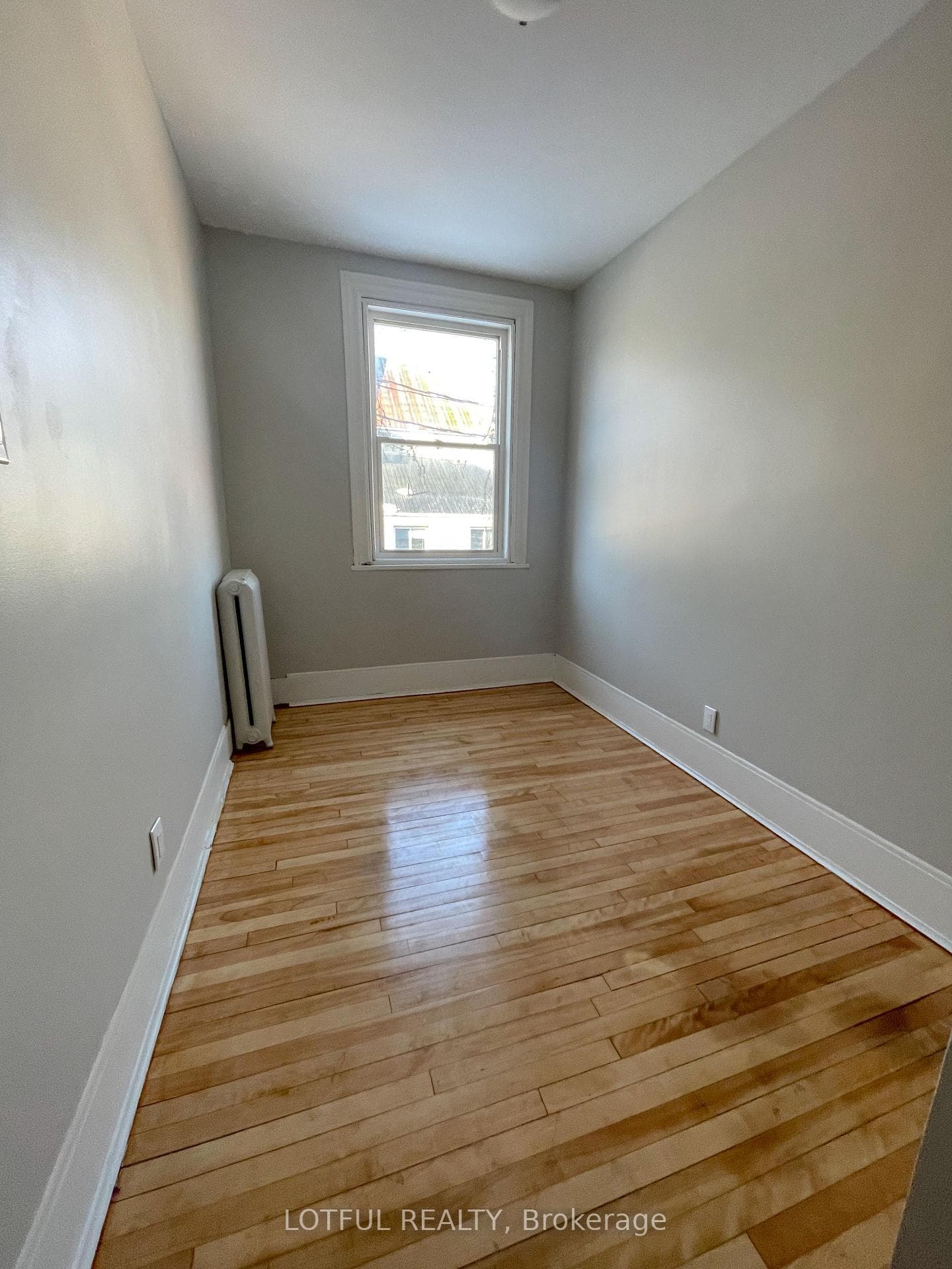4 1/2 Russell Street Unit 4 photo 4