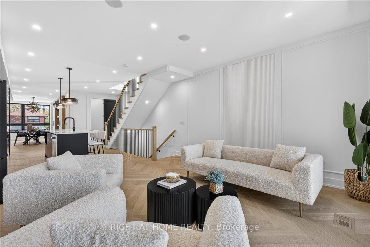 15B ROSEMEADE Avenue photo 15