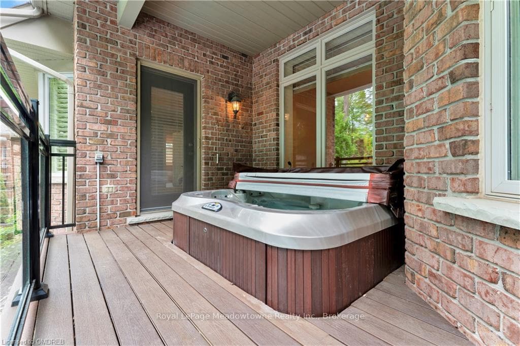 40 PARKSHORE Place photo 38