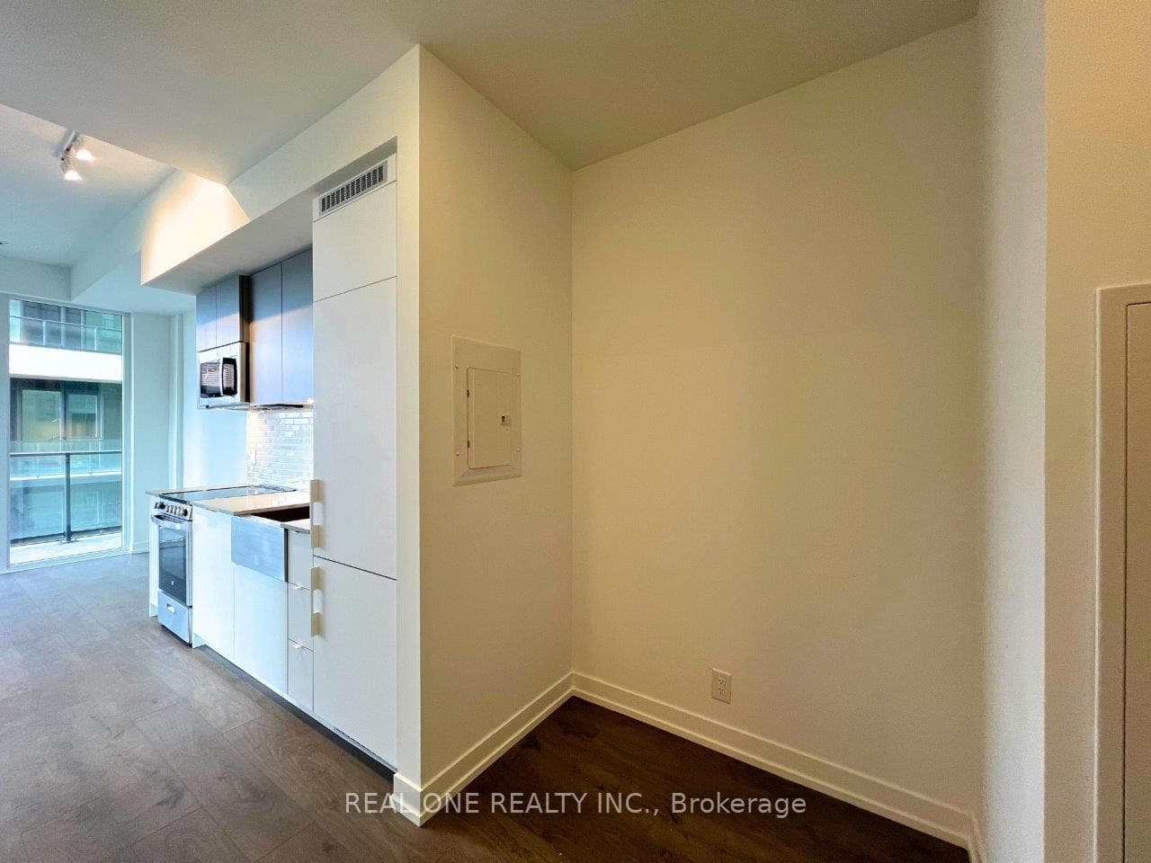 270 Dufferin Street Unit 909 photo 7