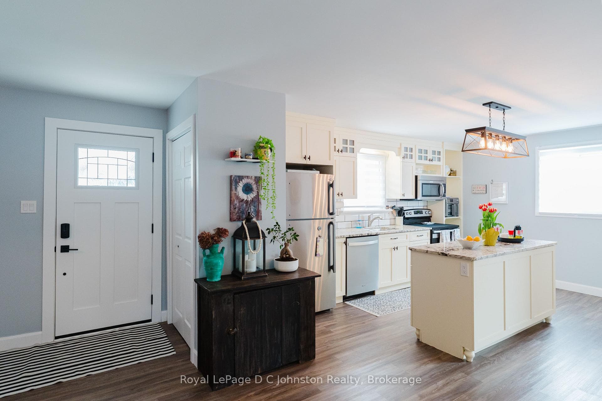 484 Angie Street photo 11