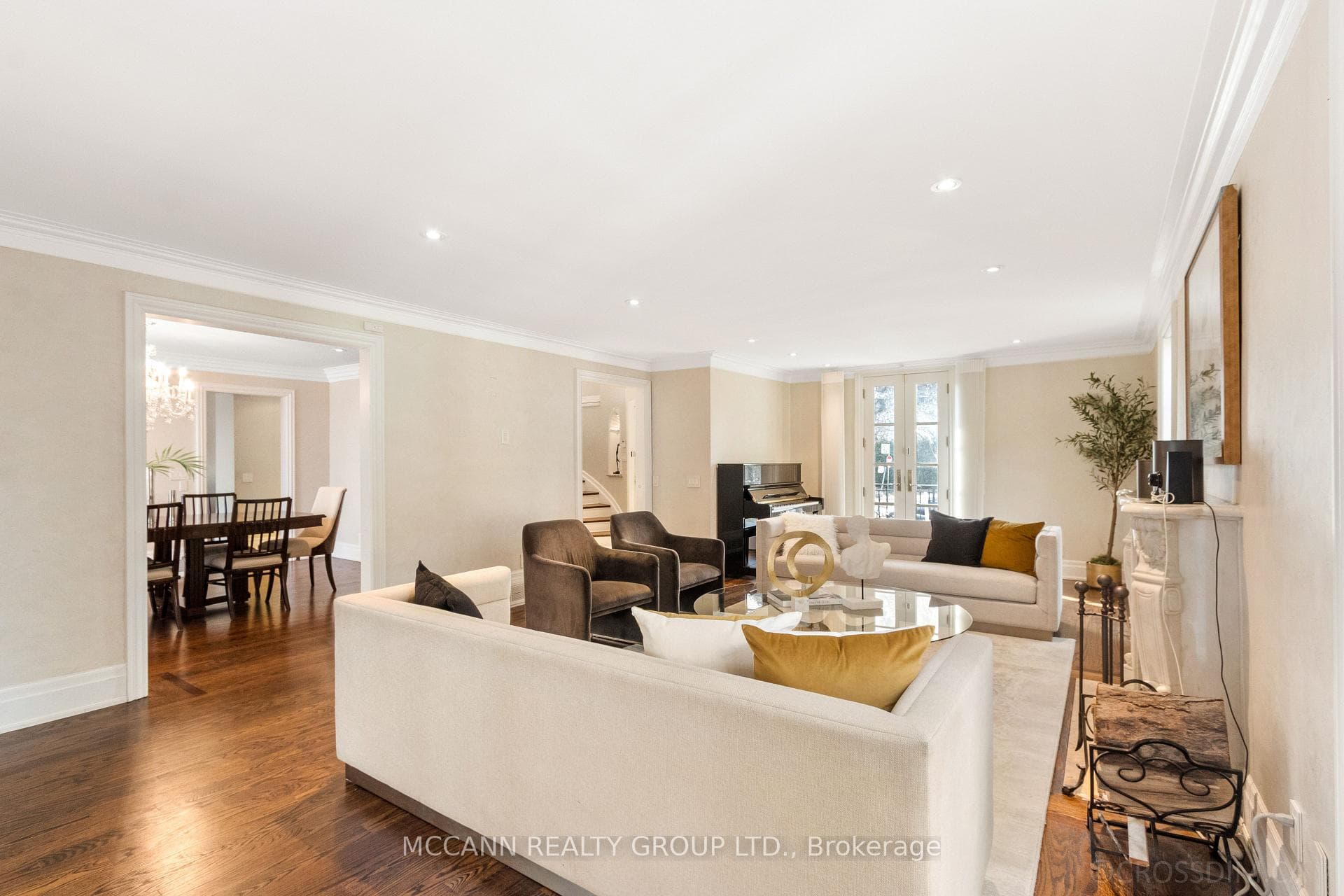 27 Strathgowan Crescent photo 9
