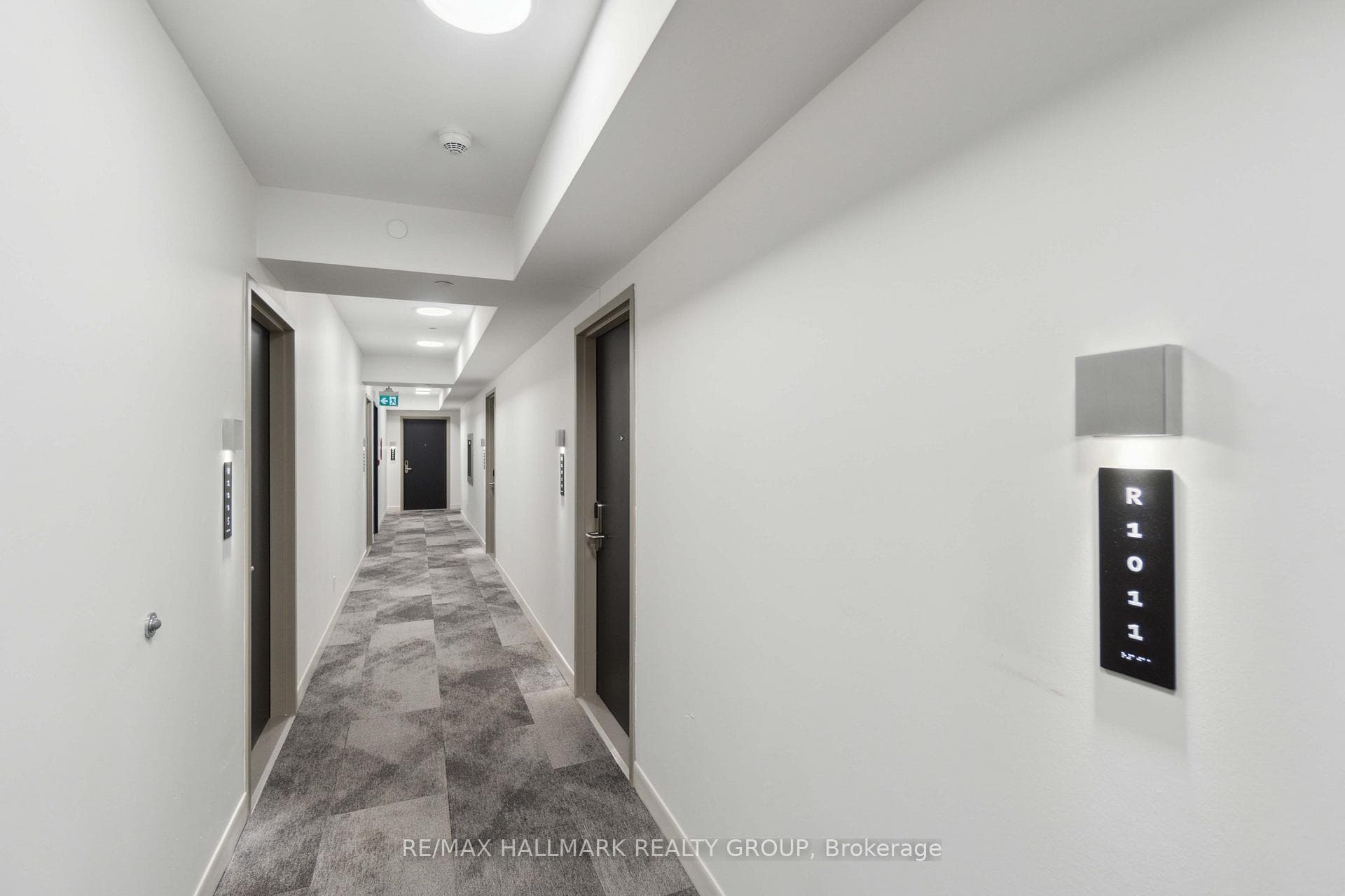180 George Street Unit 1008 photo 3