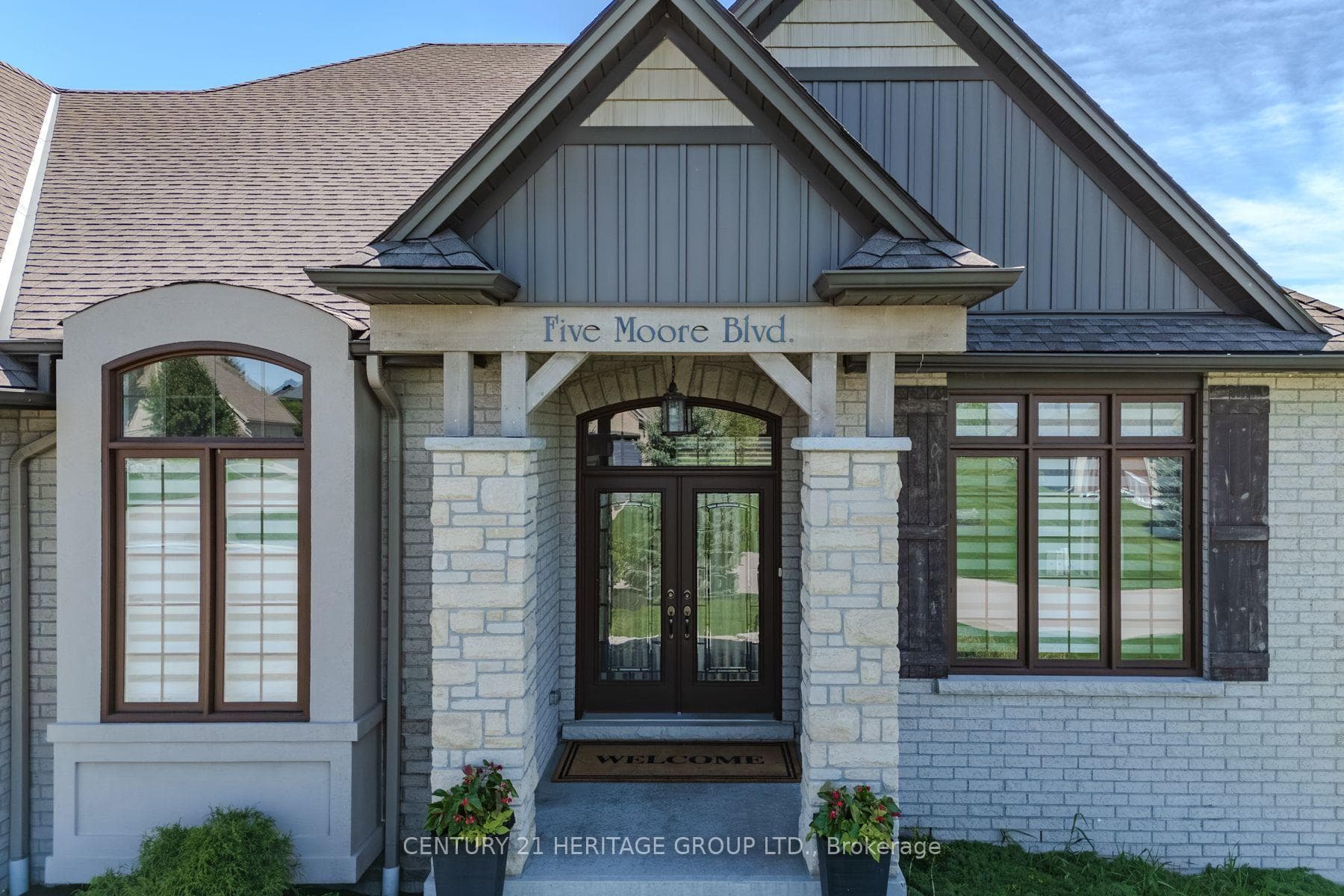 5 Moore Boulevard photo 1