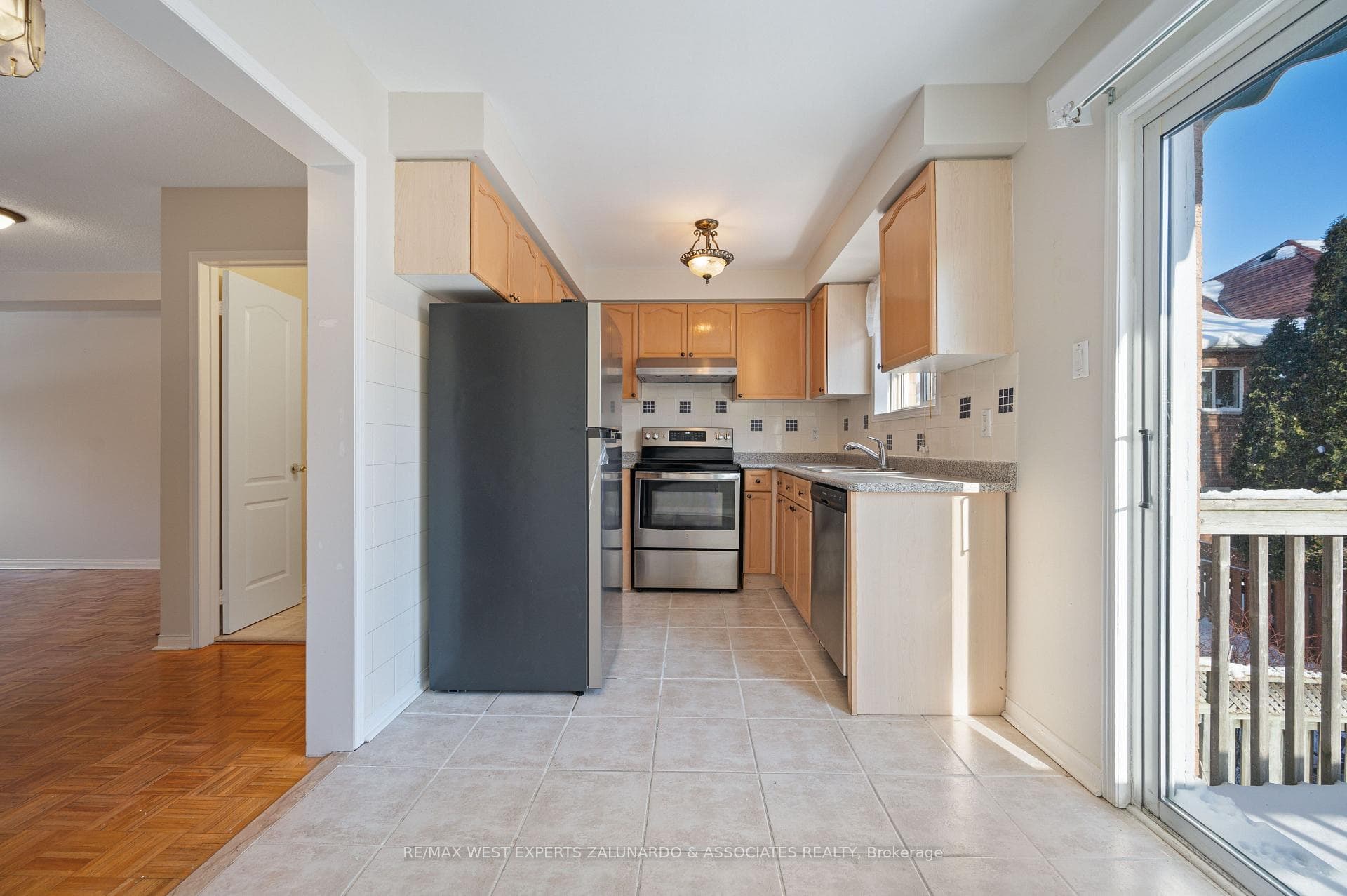 140 Parktree Drive photo 7