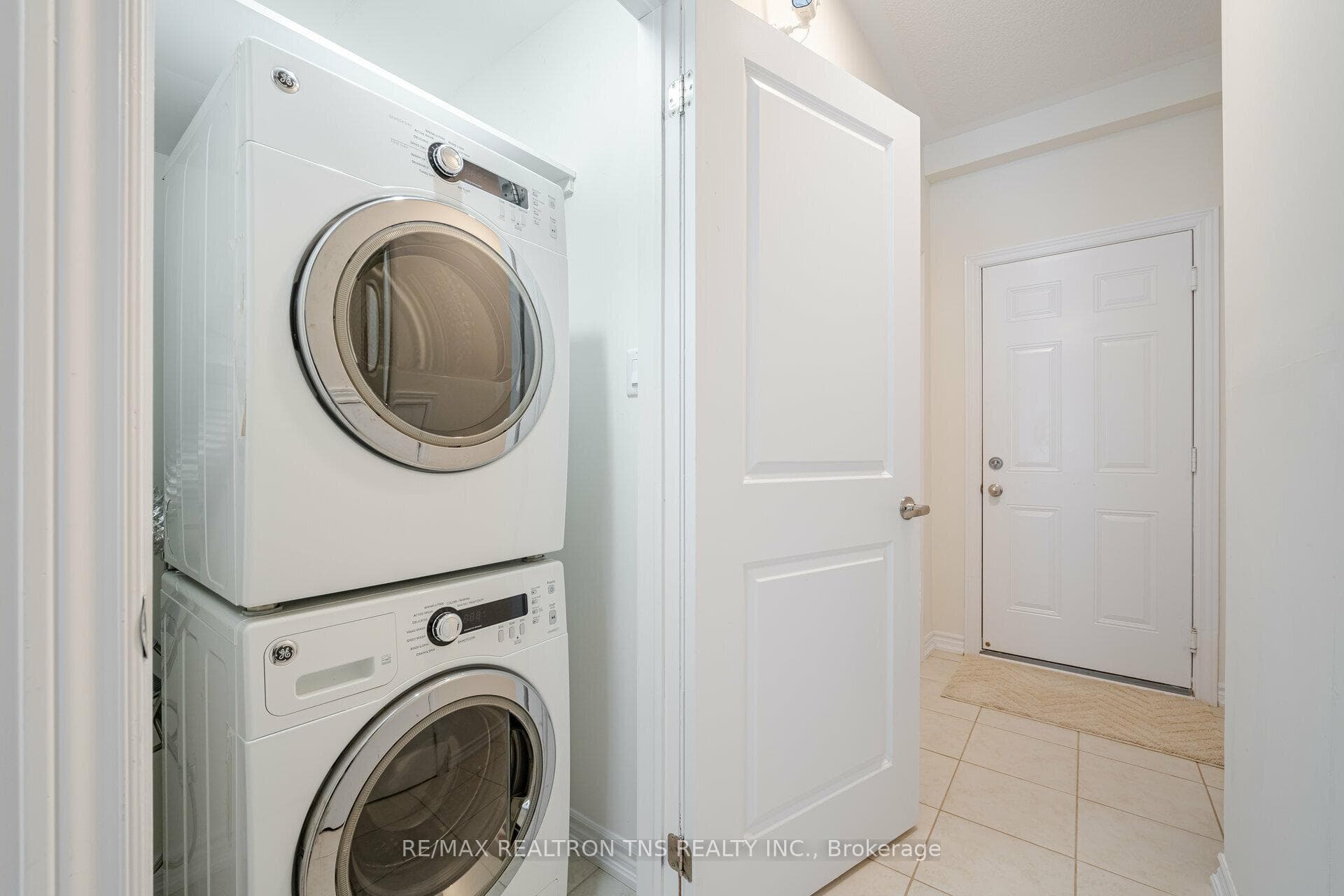107 Frederick Wilson Avenue photo 25