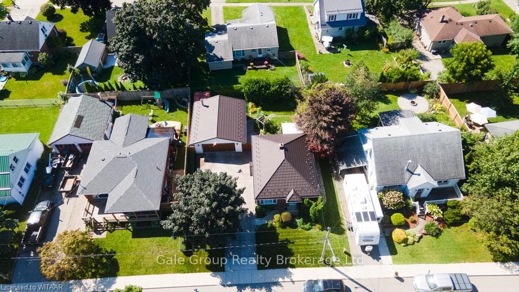 664 SHENSTONE Avenue photo 3