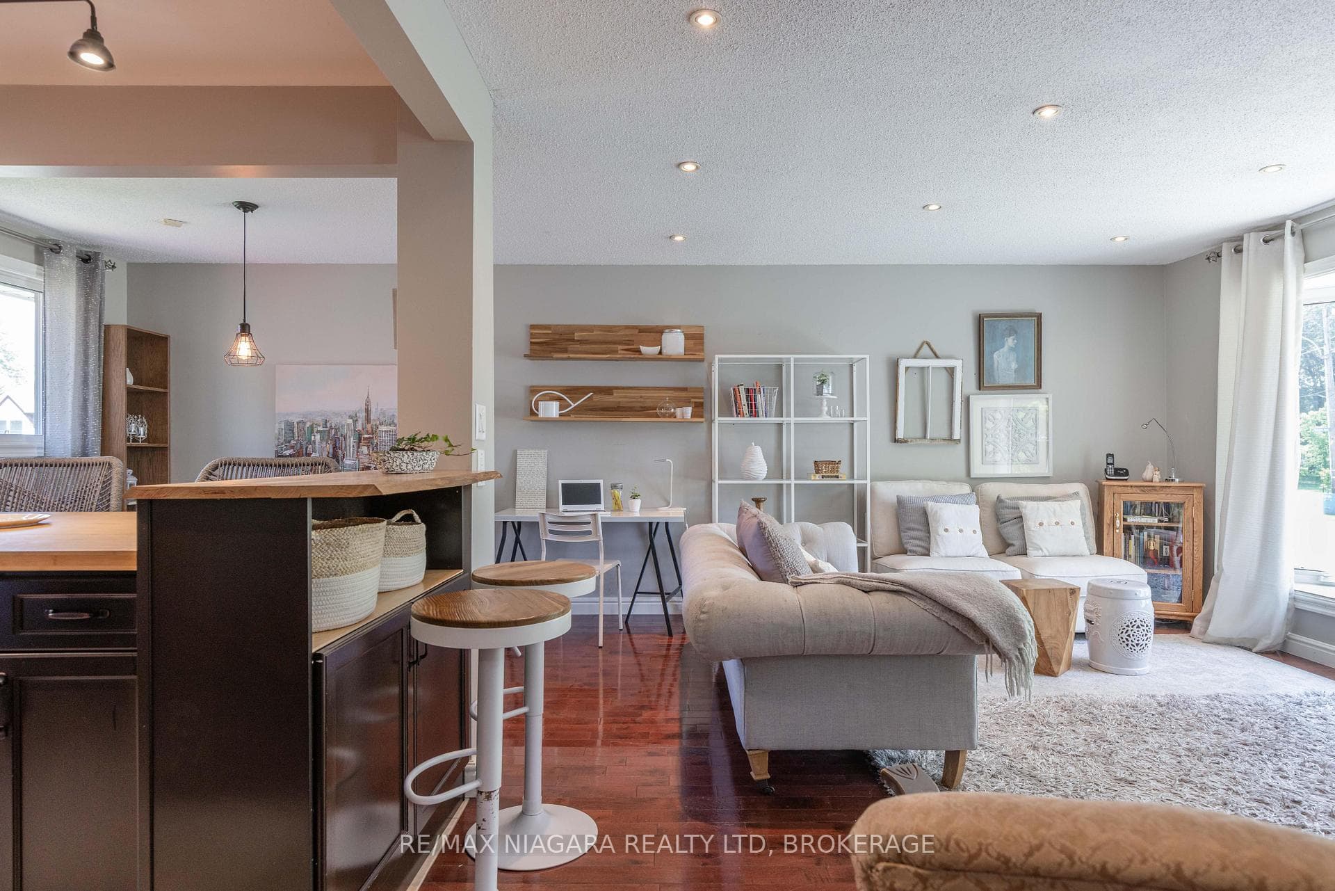 8229 Rideau Street photo 7