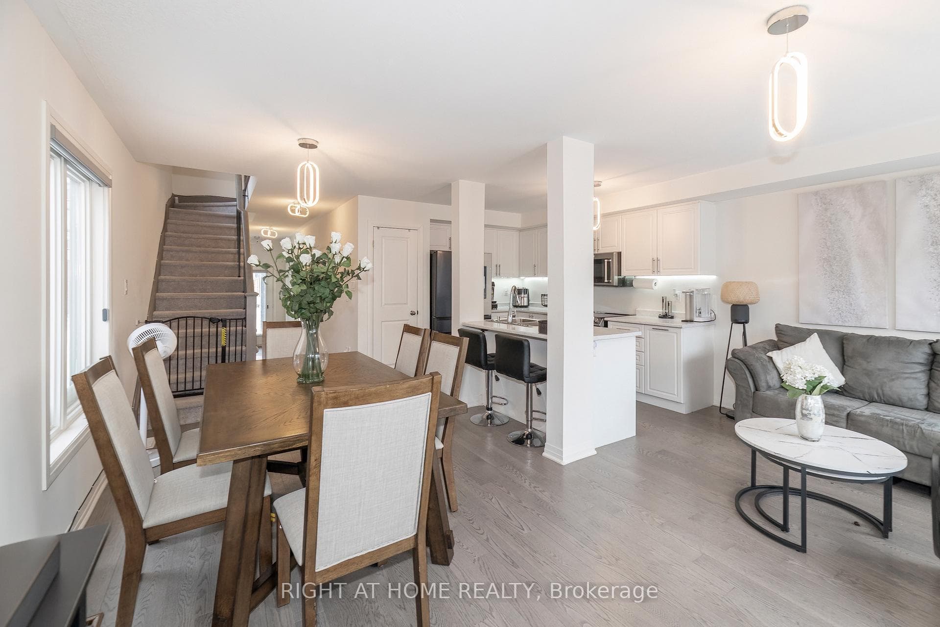 30 Caspian Square photo 7