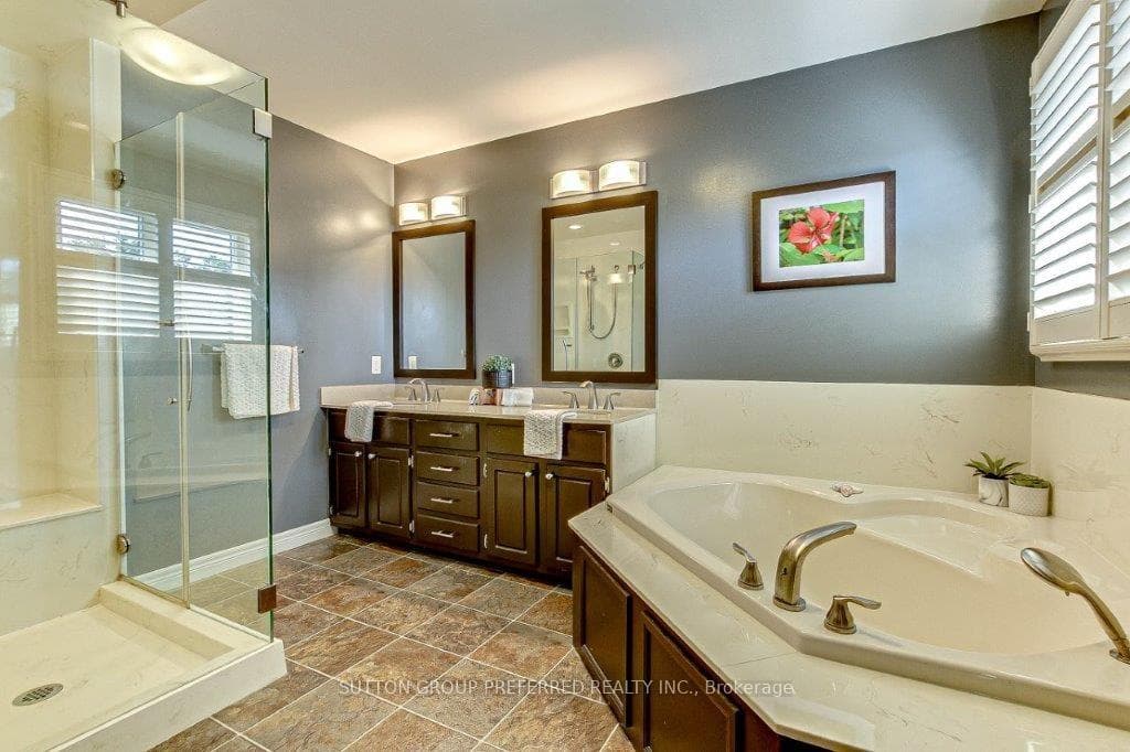 46 Kanata Crescent photo 27