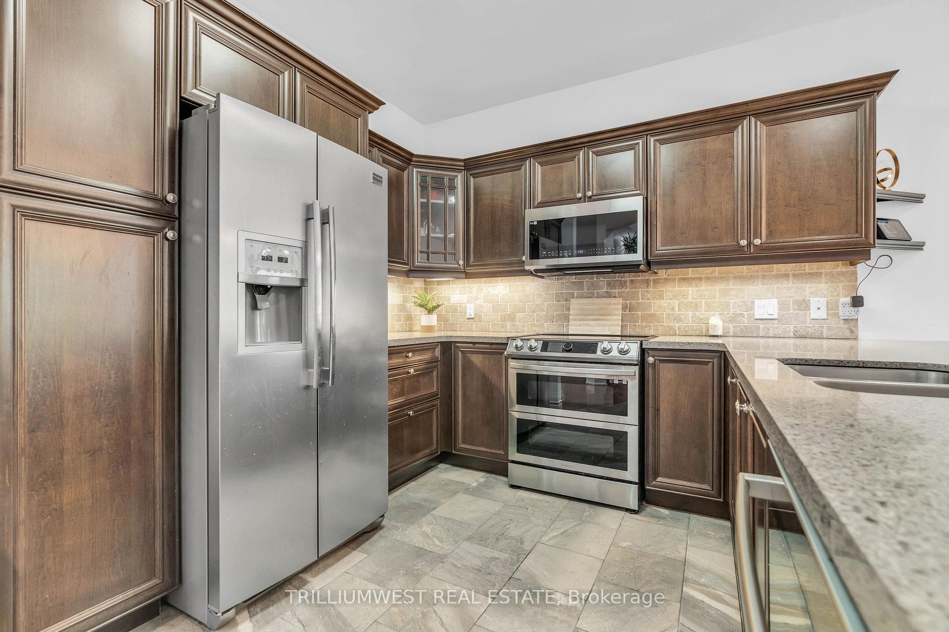 71 Goodall Court photo 10