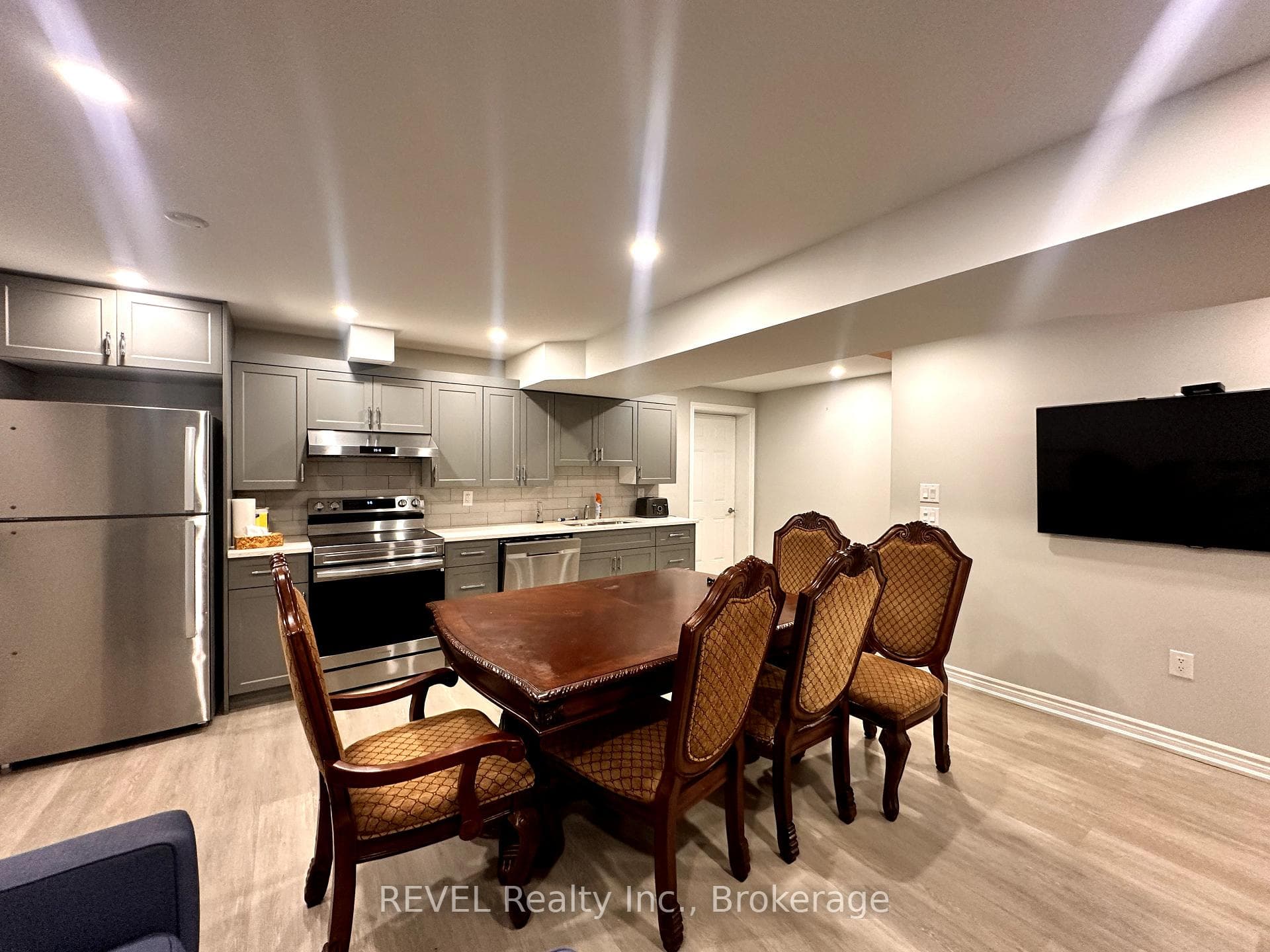 186 Mccabe Avenue Unit LOWER photo 6