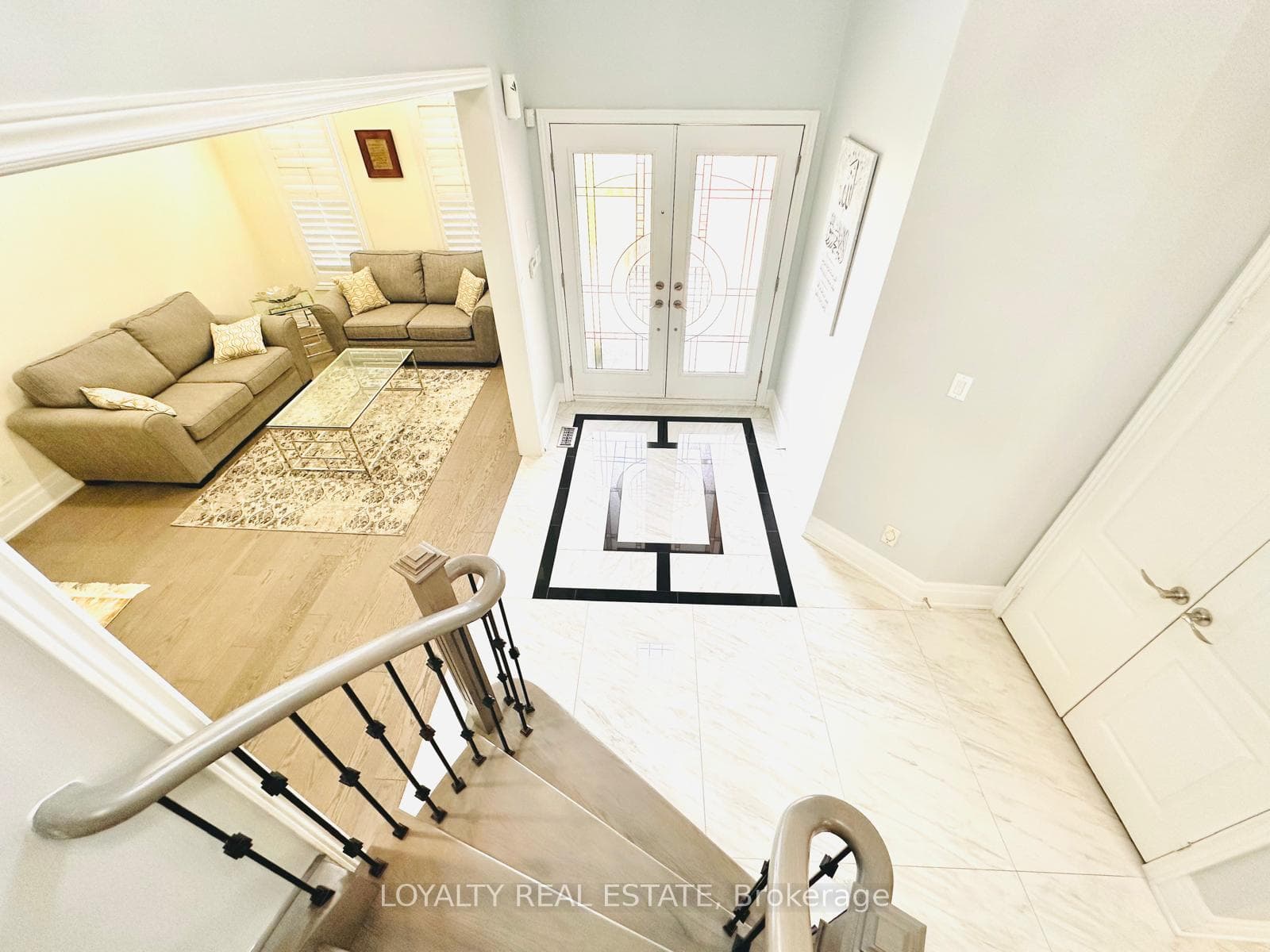 Foyer 2 - 22 Treeline Court