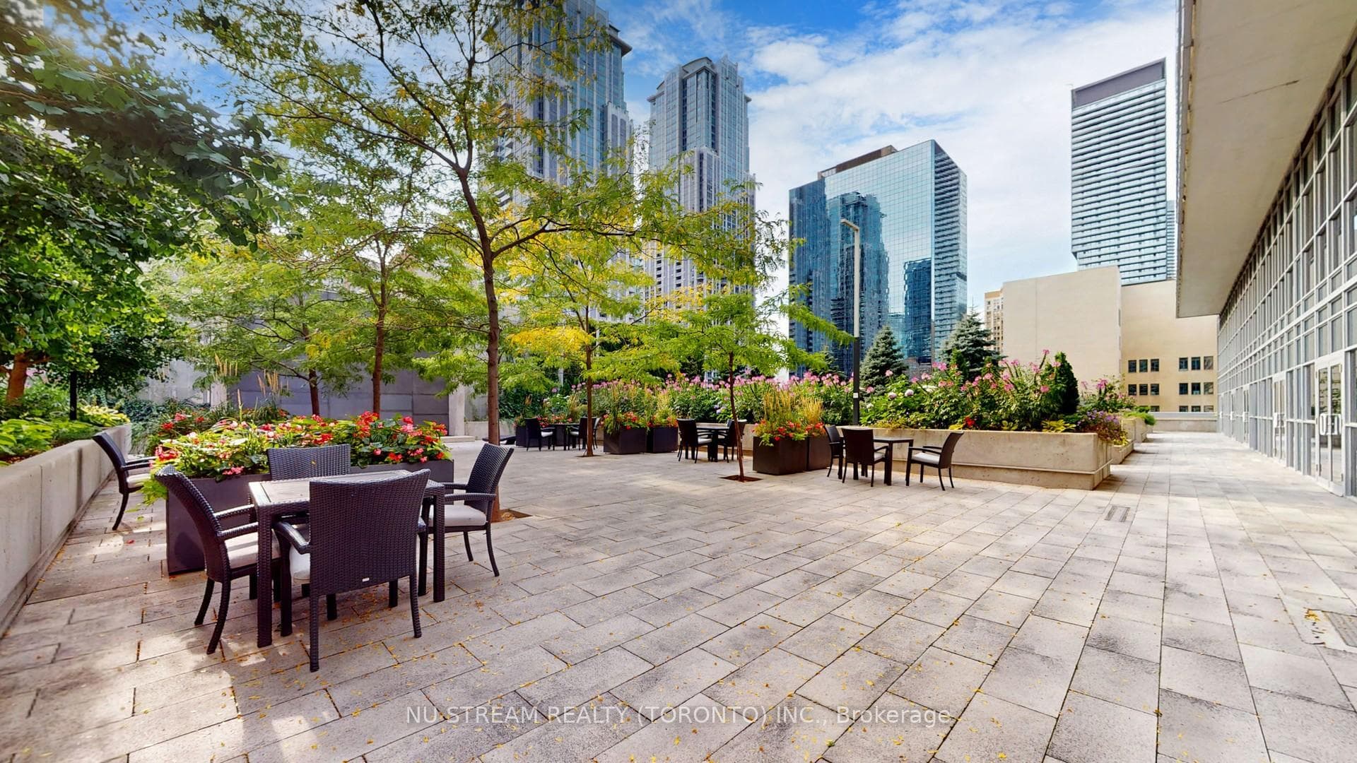 386 Yonge Street Unit 4812 photo 20
