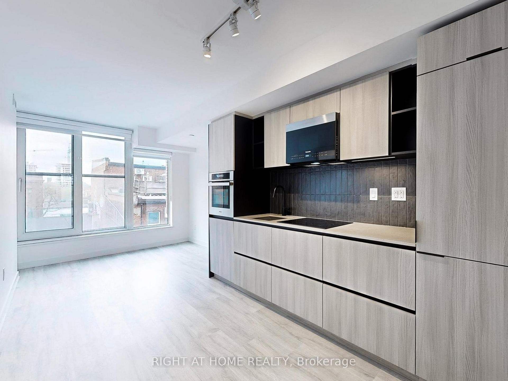 2 Augusta Avenue Unit 410 photo 8