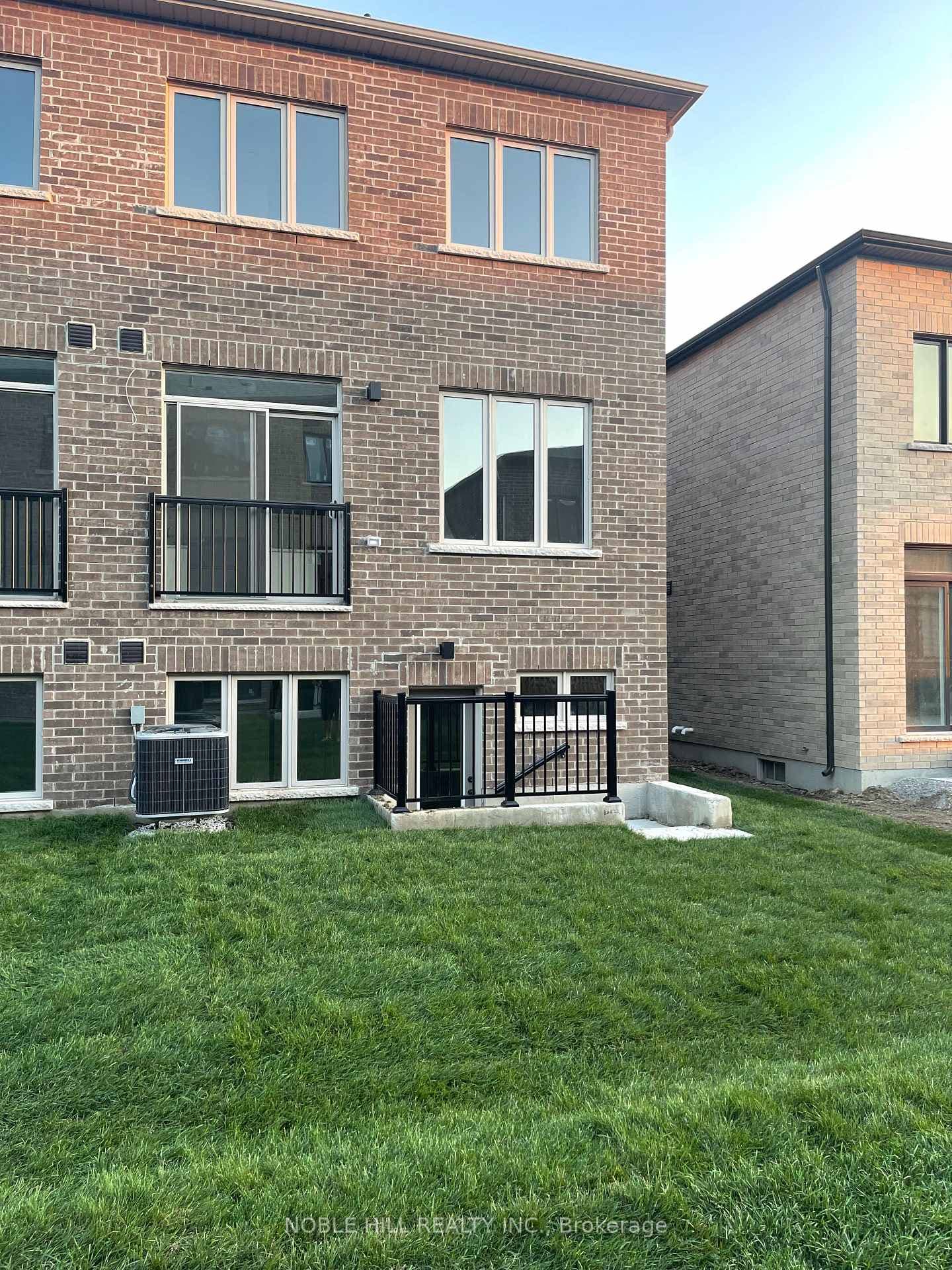56 Singhampton Road photo 34
