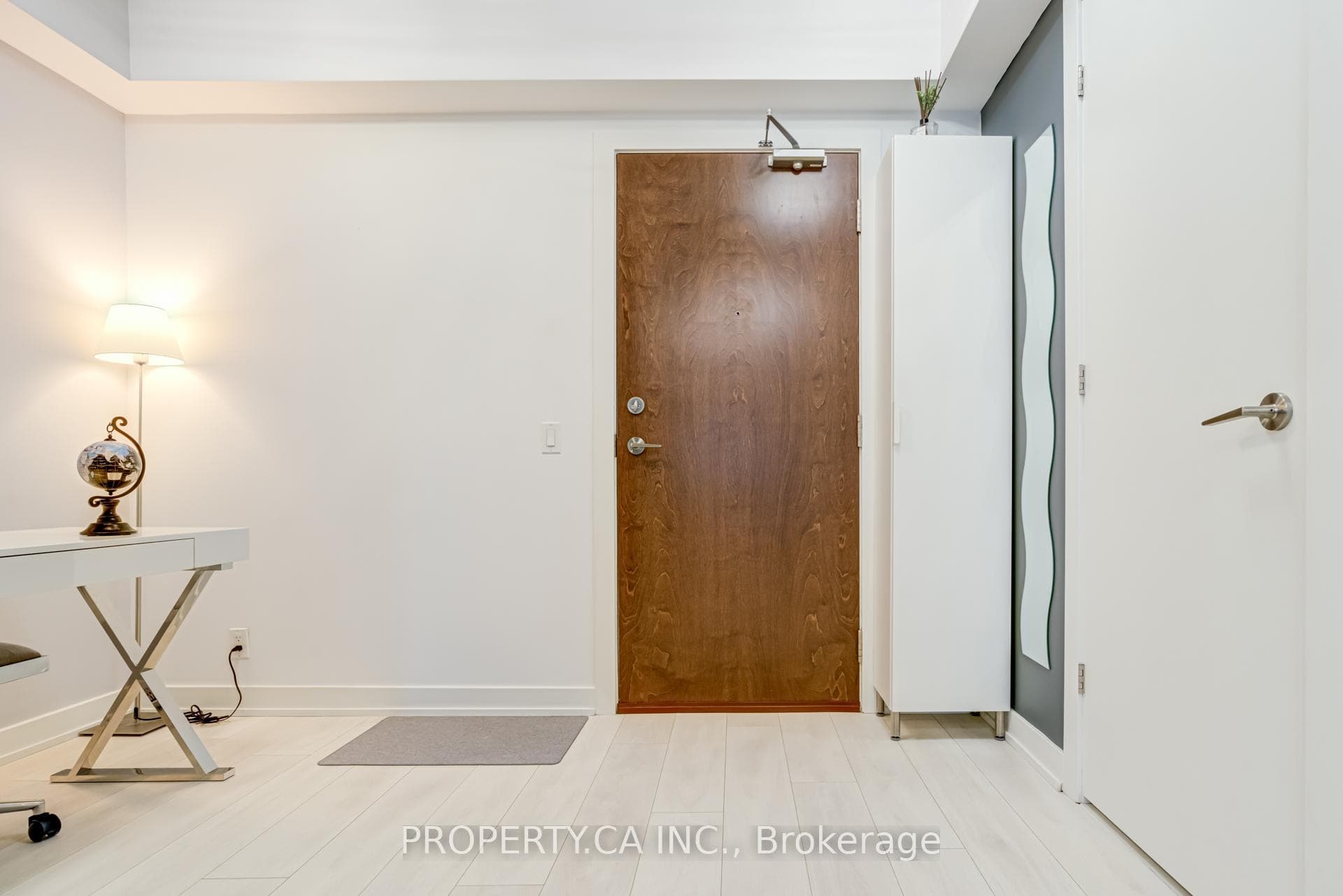 2220 Lake Shore Boulevard Unit 403 photo 4