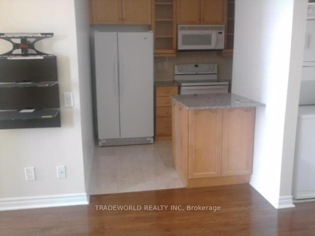 60 Byng Avenue Unit 1715 photo 4