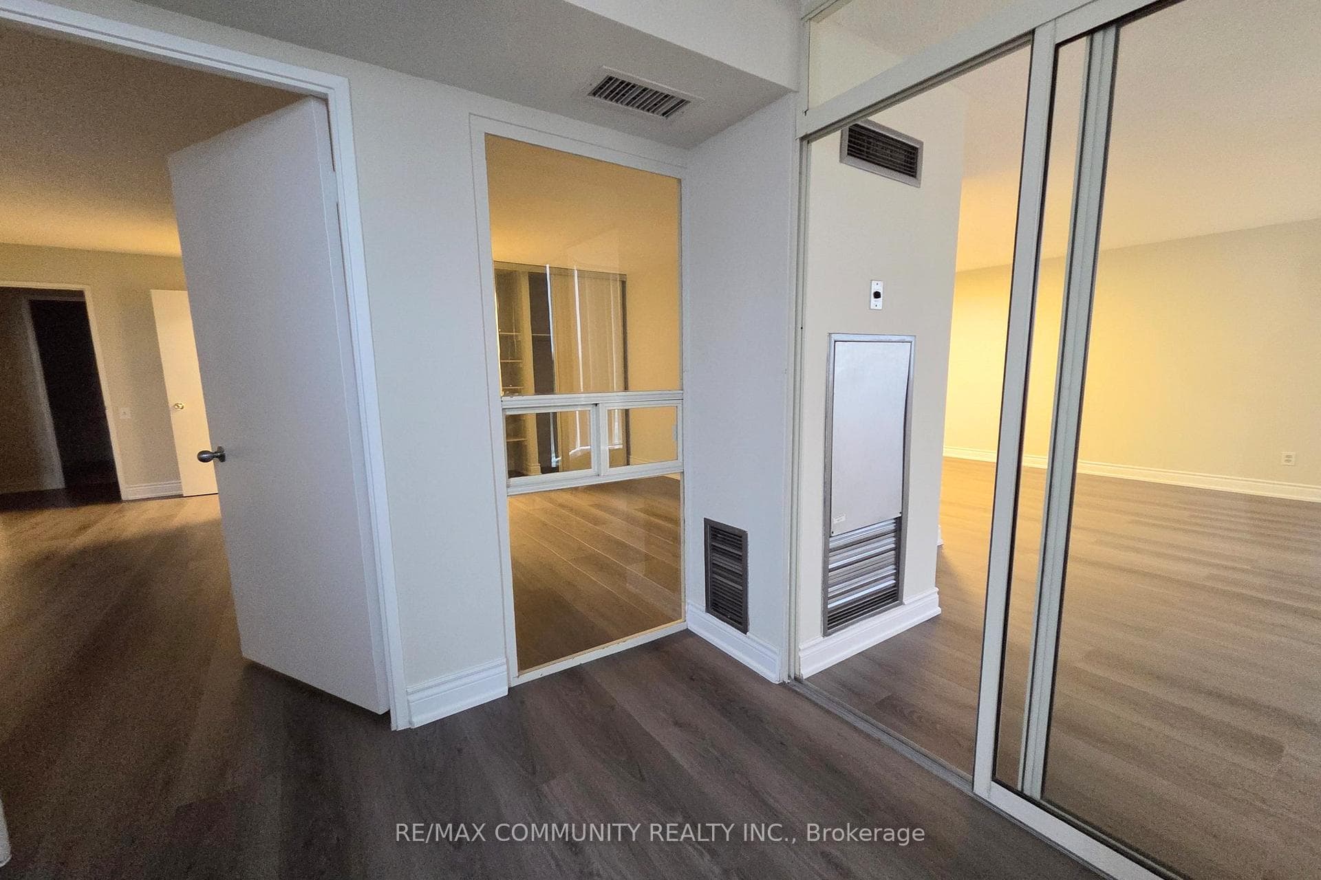 2466 Eglinton Avenue Unit 1404 photo 20