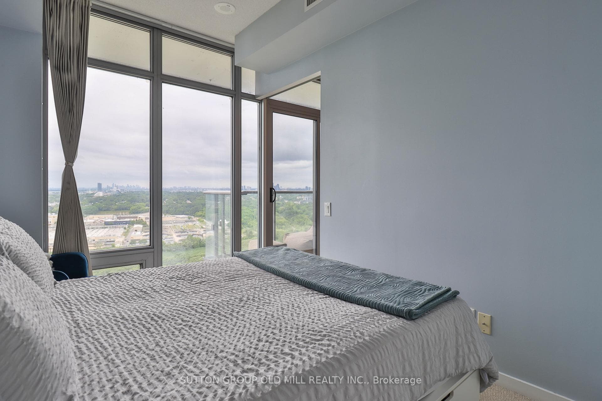 105 The Queensway N/A Unit 2709 photo 12