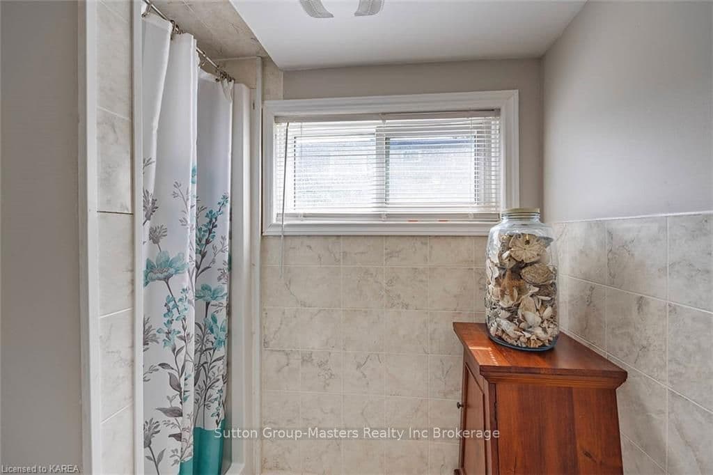 2353 MCIVOR Road photo 32