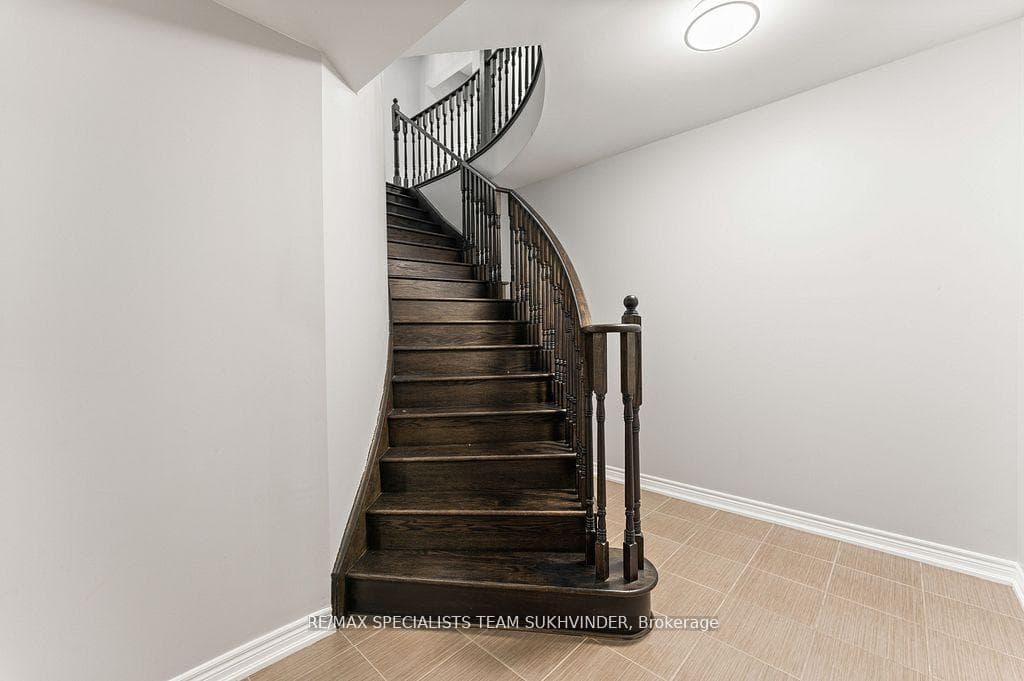 56 Taurus Crescent photo 34