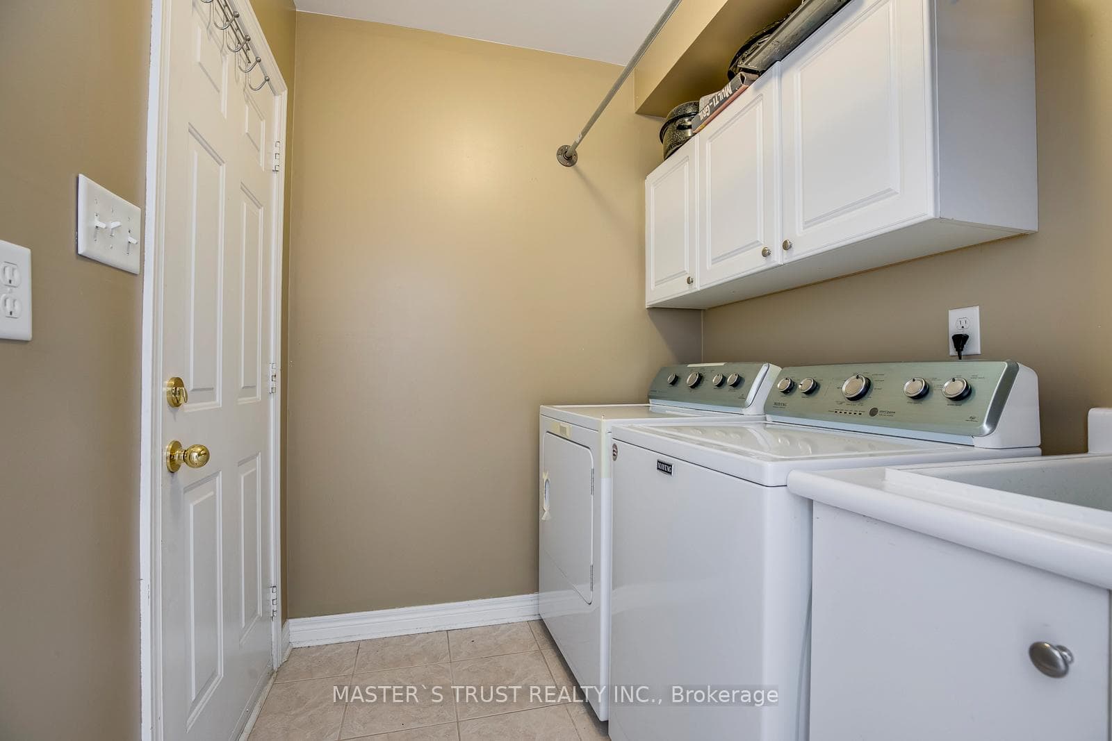 626 Society Crescent photo 13
