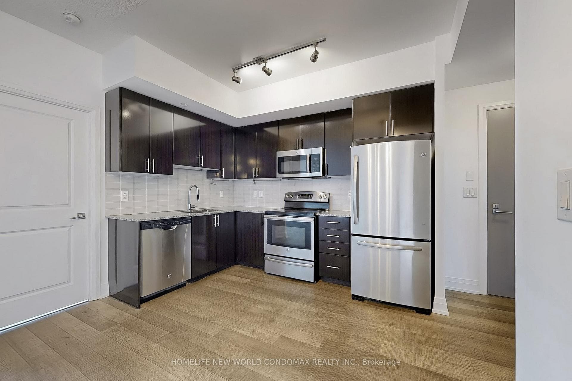 7165 Yonge Street Unit 1906 photo 10