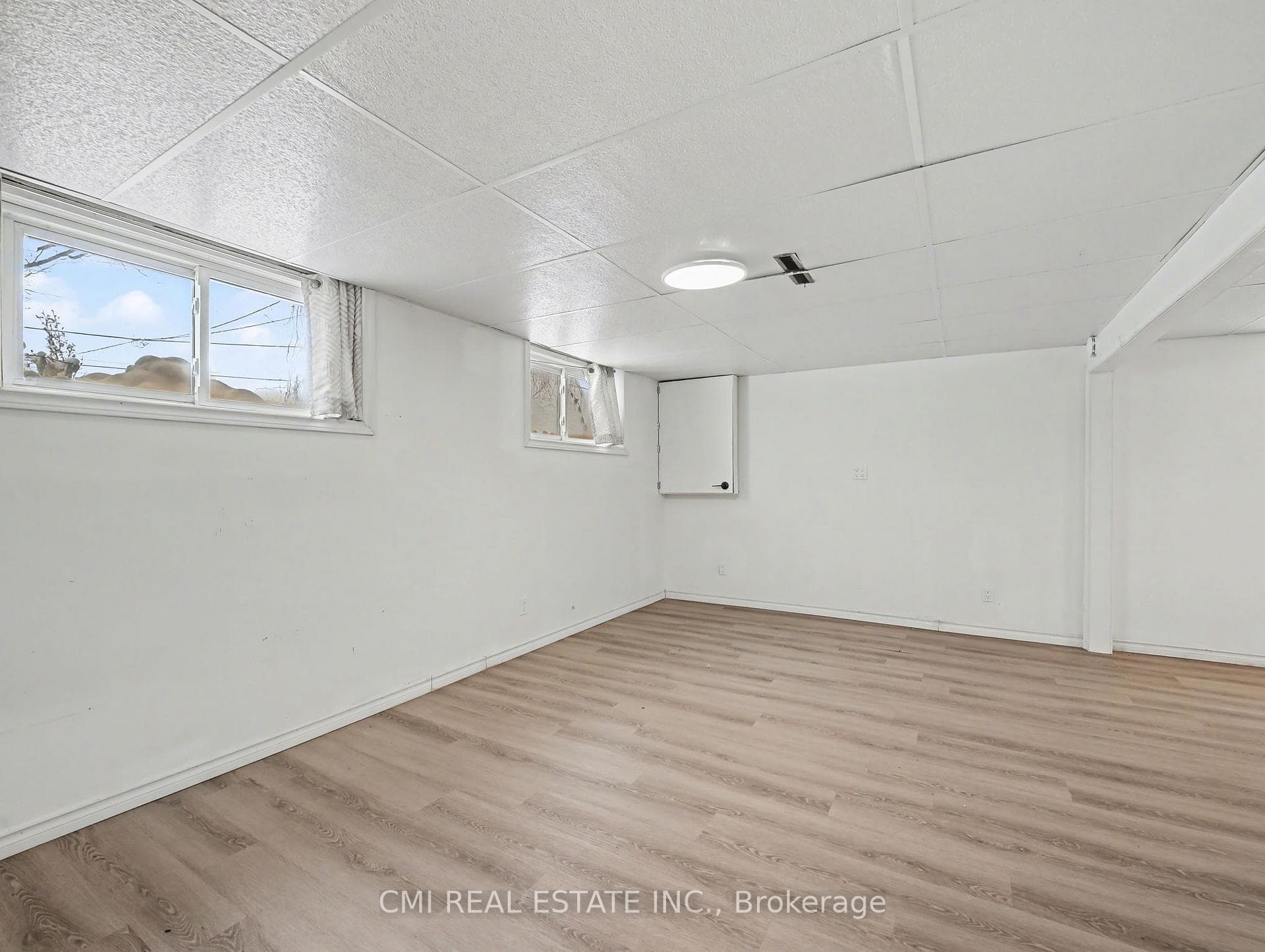 4306 East Avenue photo 23