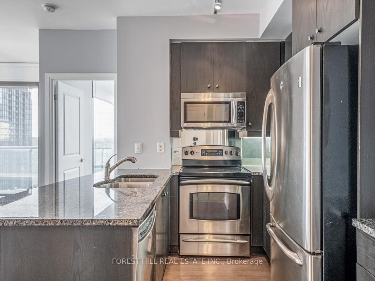 18 Yorkville Avenue Unit 2405 photo 6