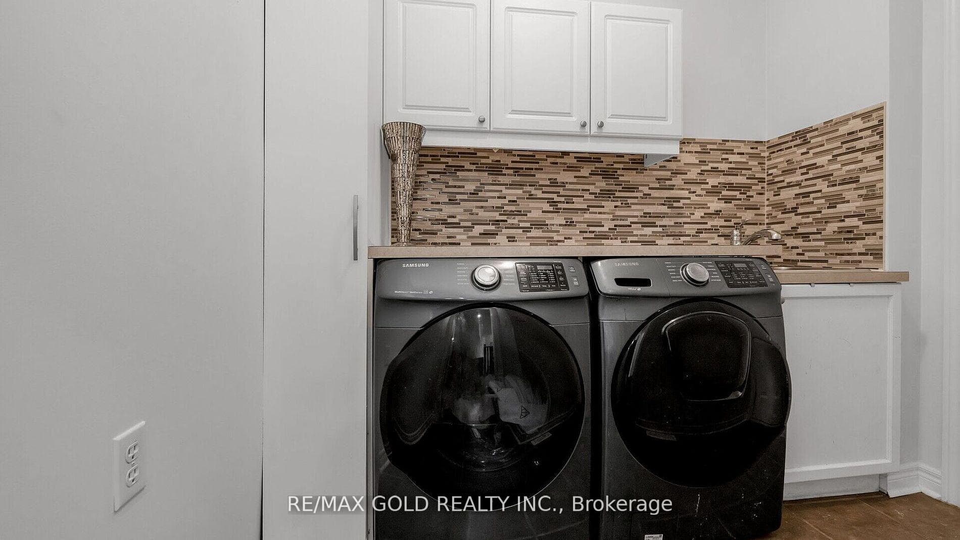 60 Wellsprings Drive photo 5