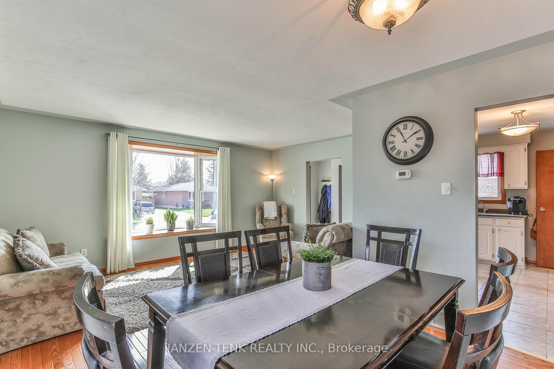 88 Moore Avenue photo 8