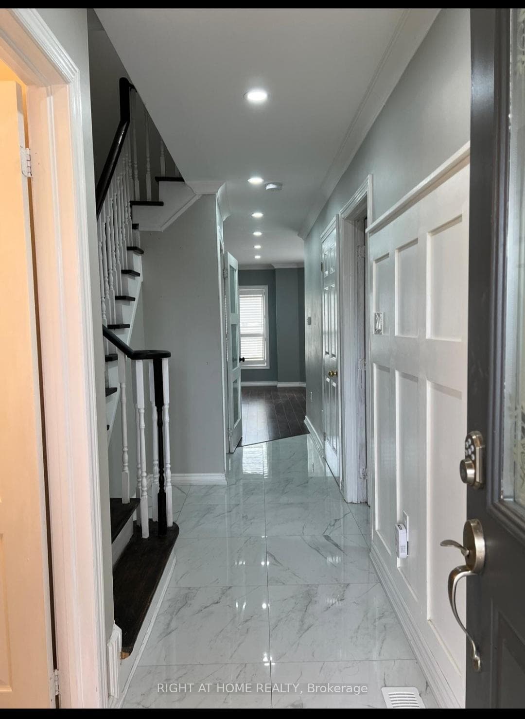 6 Manorwood Court photo 2