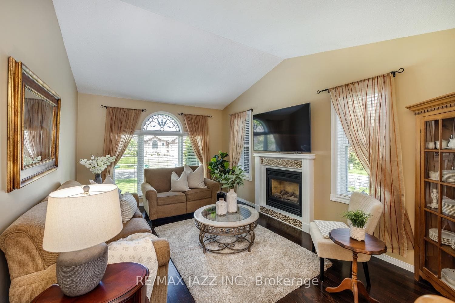 95 Mcfeeters Crescent photo 6