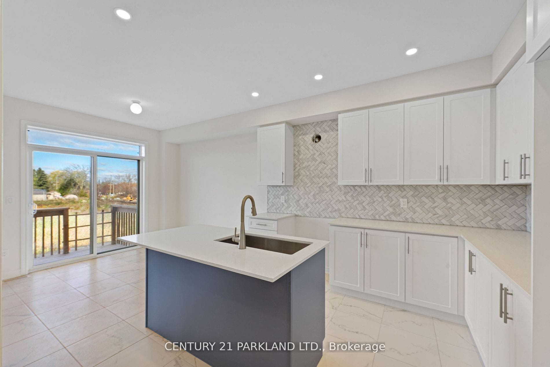 1352 Davis Loop photo 17
