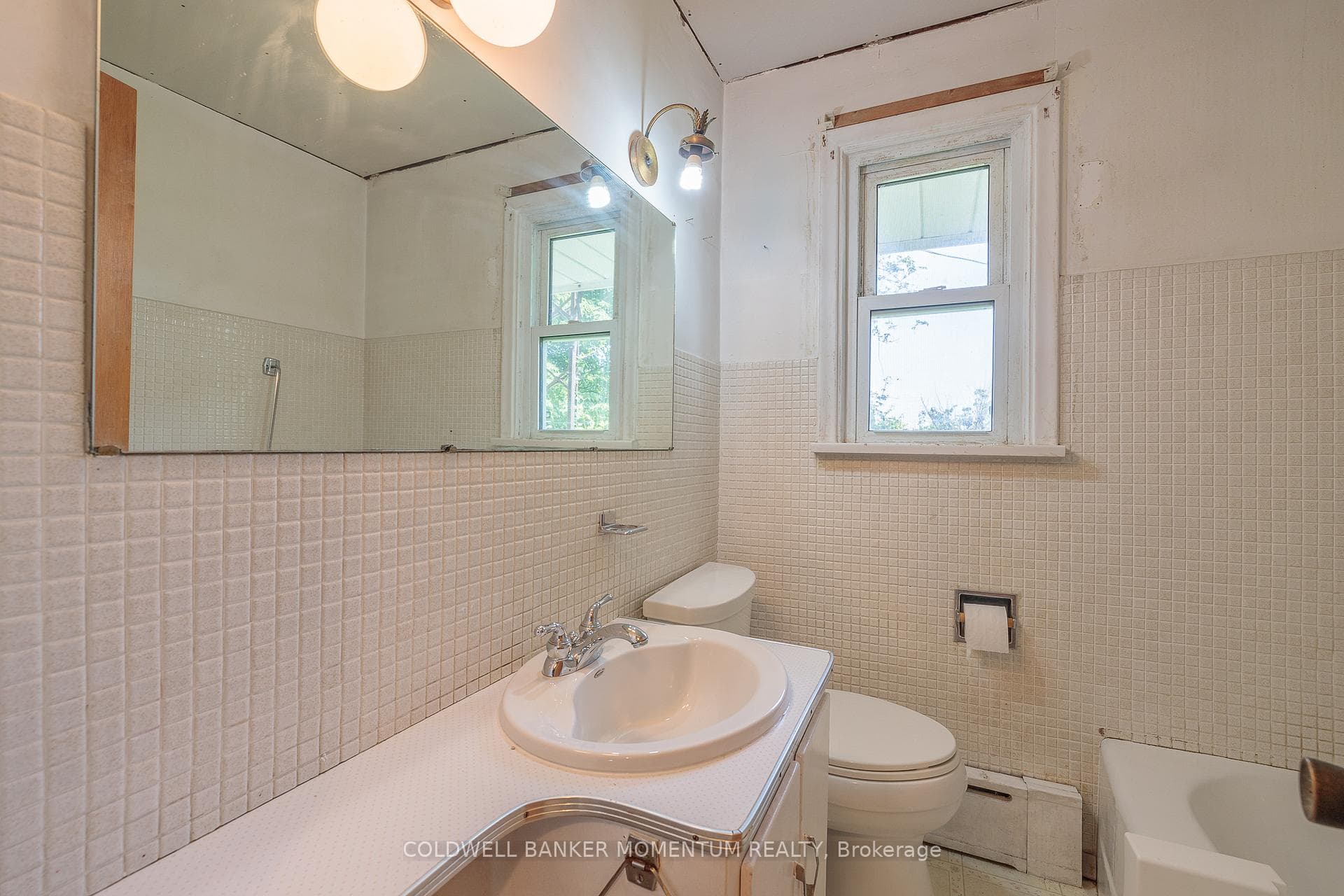 1496 Irvine Road photo 17