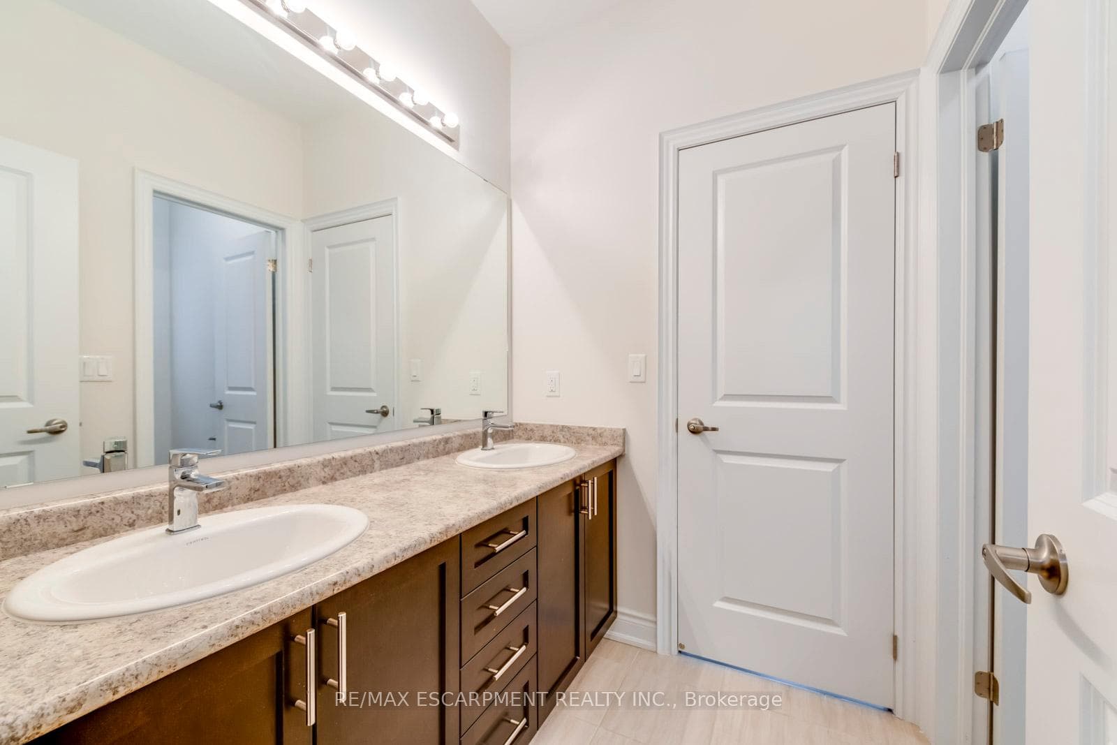 3033 Parsonage Crescent photo 33